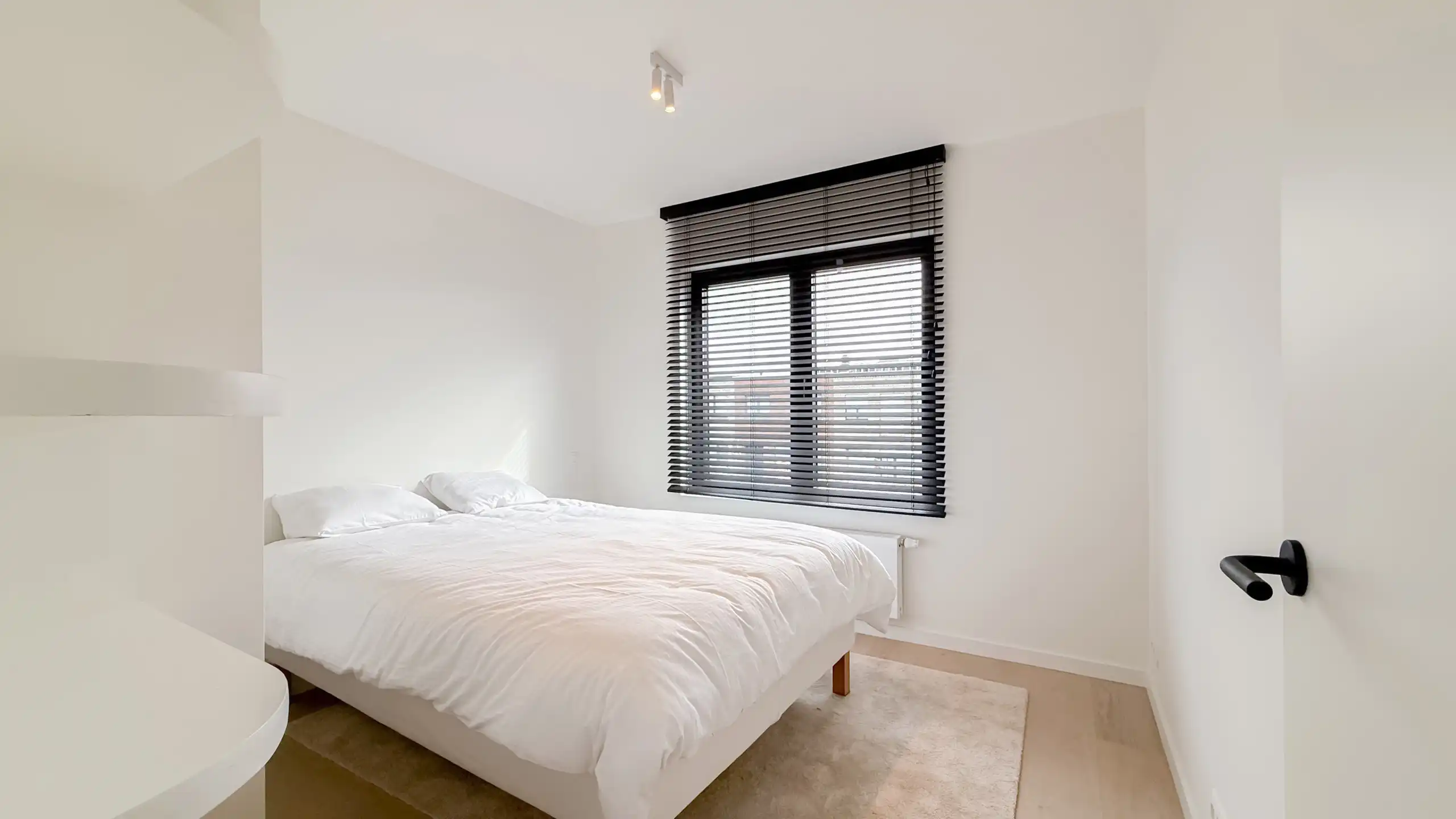 Gerenoveerde woning met zonnige tuin nabij de Graaf Jansdijk foto 23