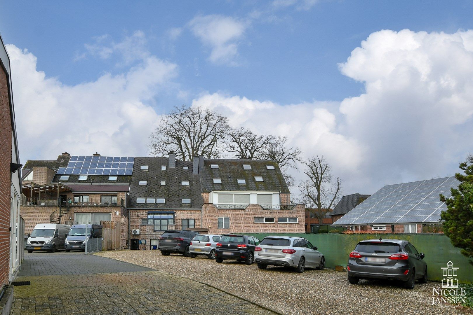 Interessant opbrengstgebouw met 4 appartementen en 2 handelsruimtes  foto 32