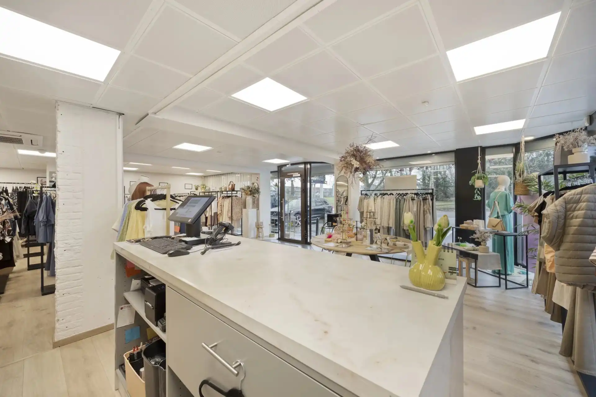 OPBRENGSTEIGENDOM BESTAANDE UIT WINKELRUIMTE EN LOODS IN DIEPENBEEK foto 7