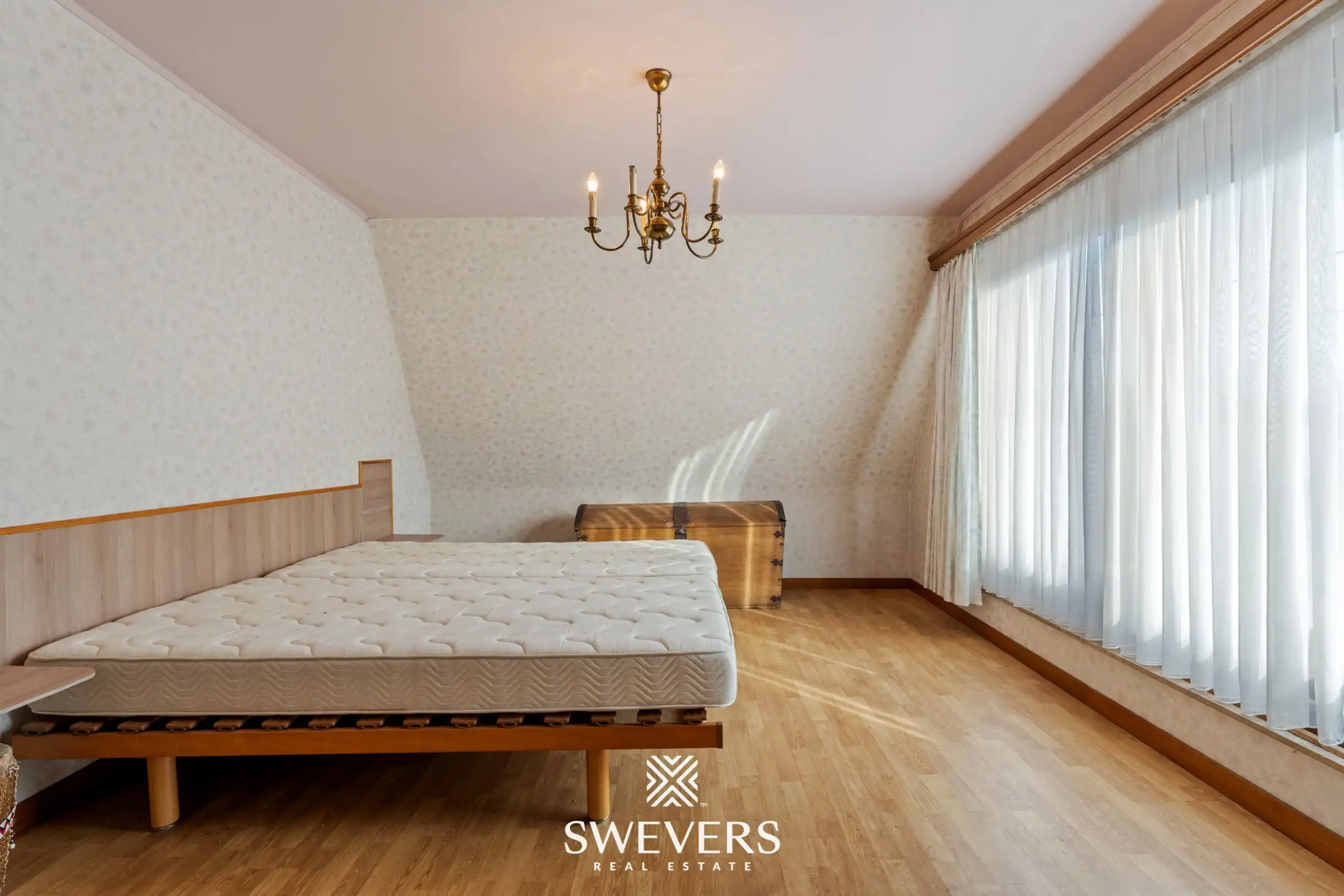 Ruime open bebouwing met inpandige garage en mooie tuin nabij het centrum van Hasselt foto 17