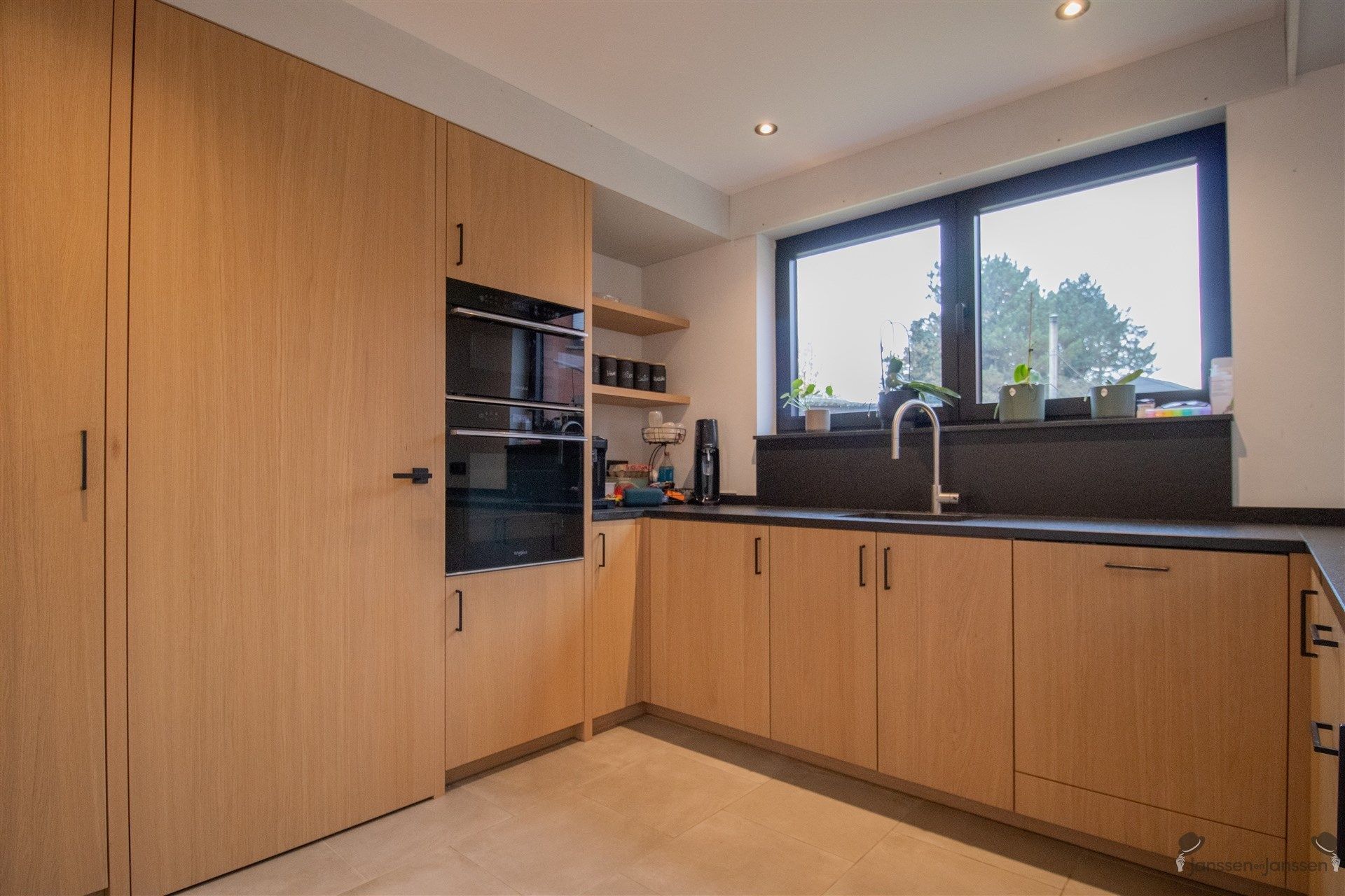 Gelijkvloerse woning met min. 3 slaapkamers en handelsruimte op 563 m² te Pulderbos. foto 6