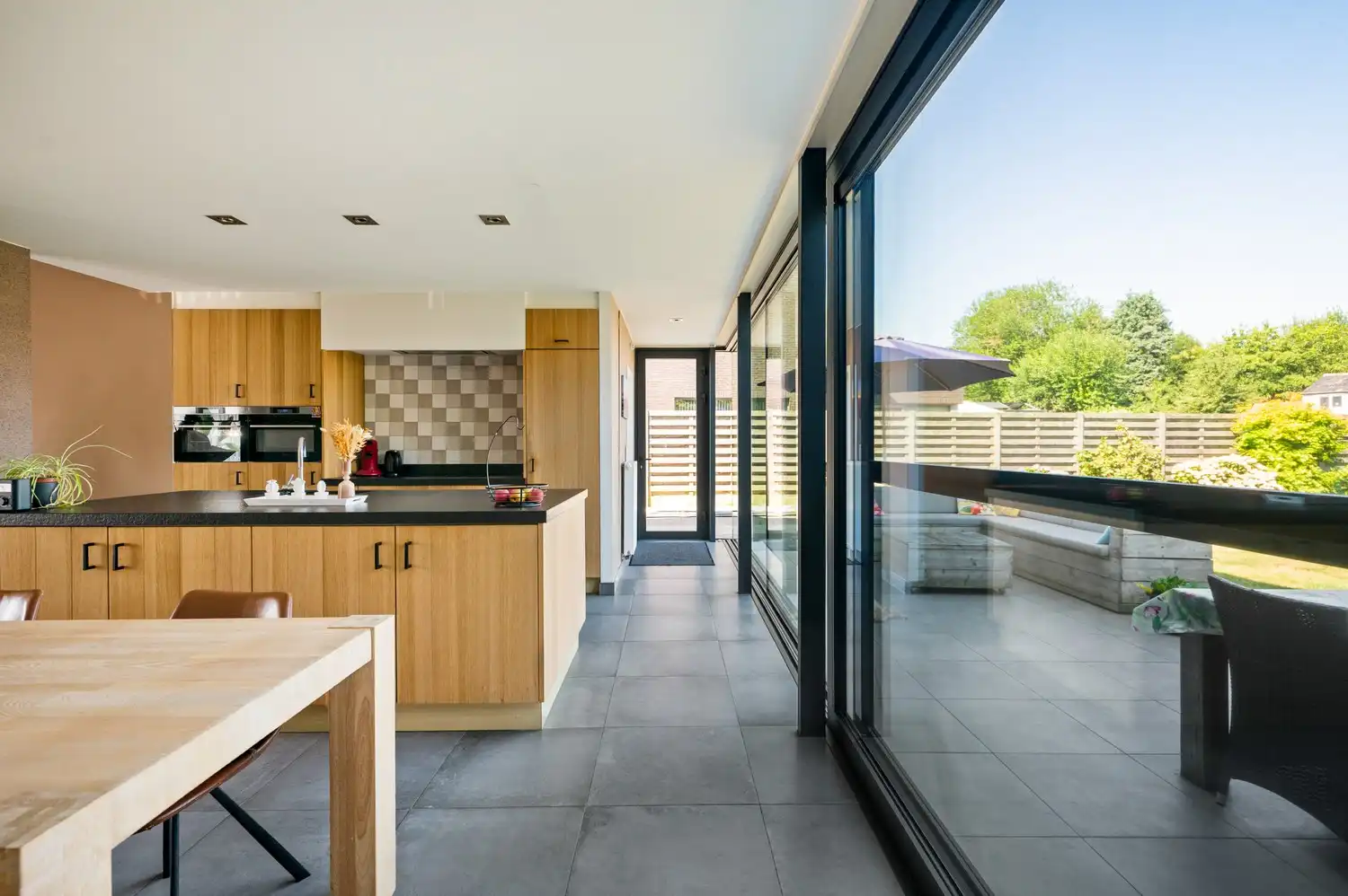 Instapklare, gerenoveerde woning met garage op toplocatie in Broechem! foto 7