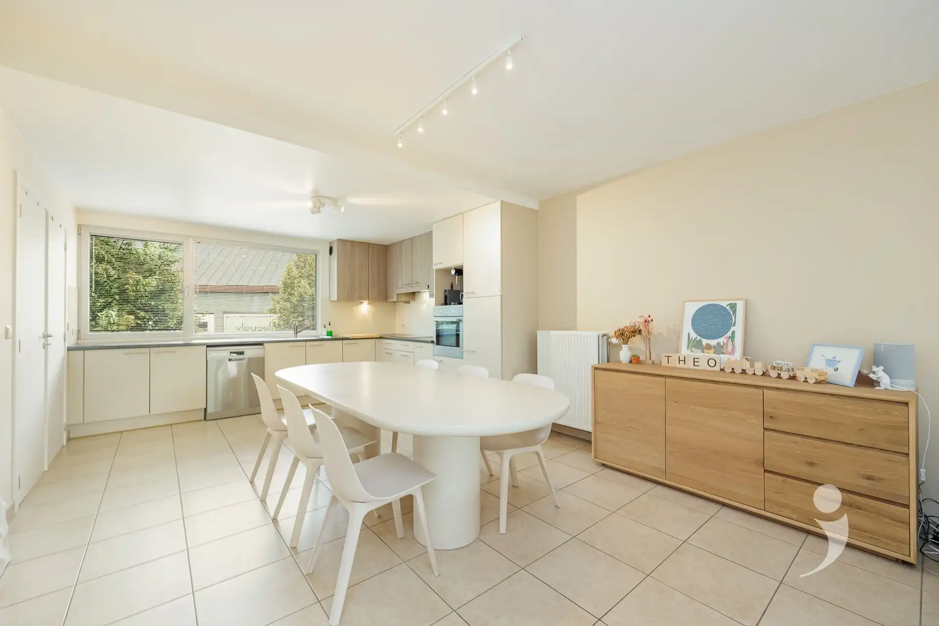 Ruim appartement met groot terras en 2 slaapkamers foto 8