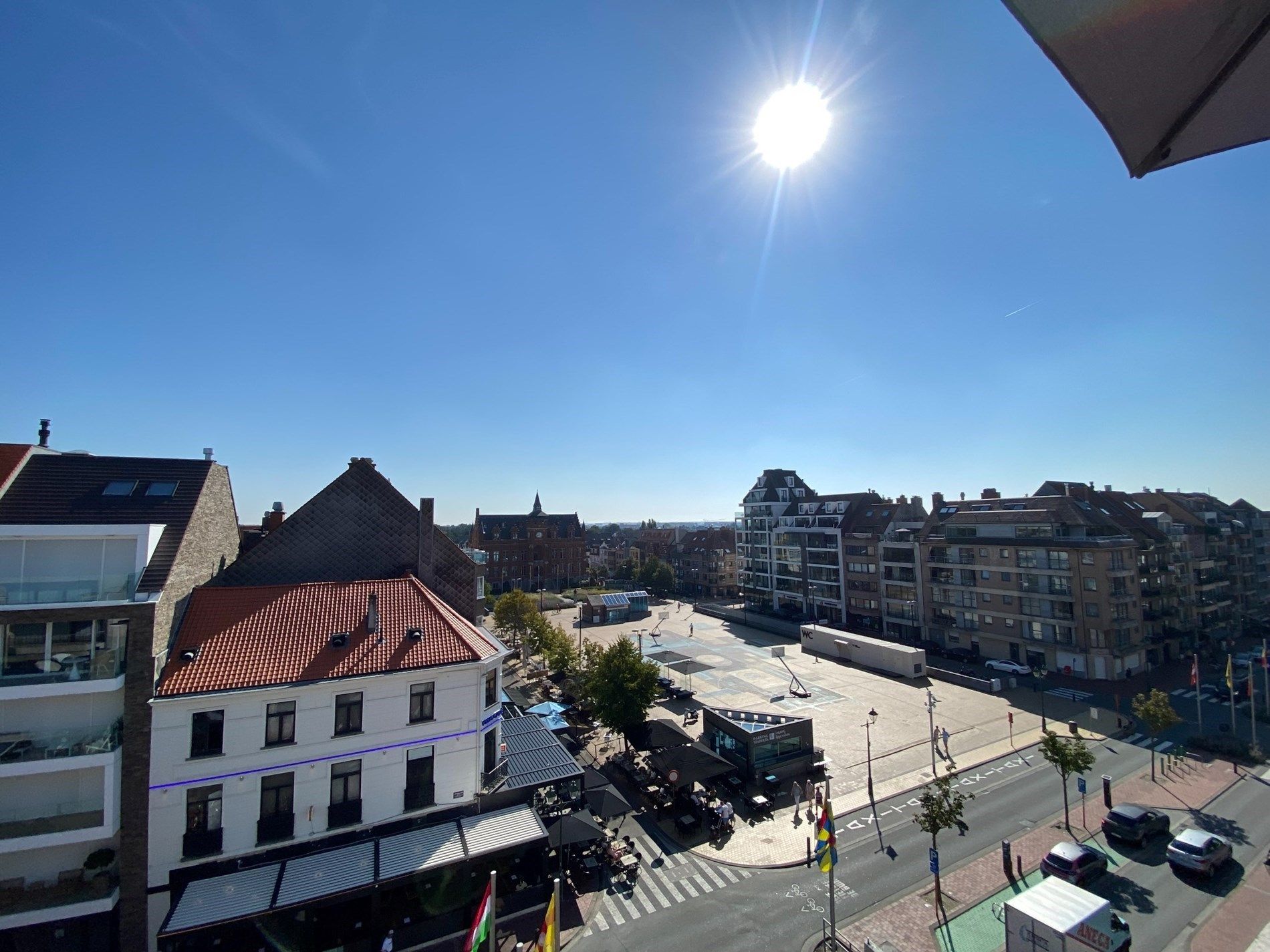 ONGEMEUBELD - Duplex appartement te Centrum Knokke-Heist met 3 slaapkamers. foto 4