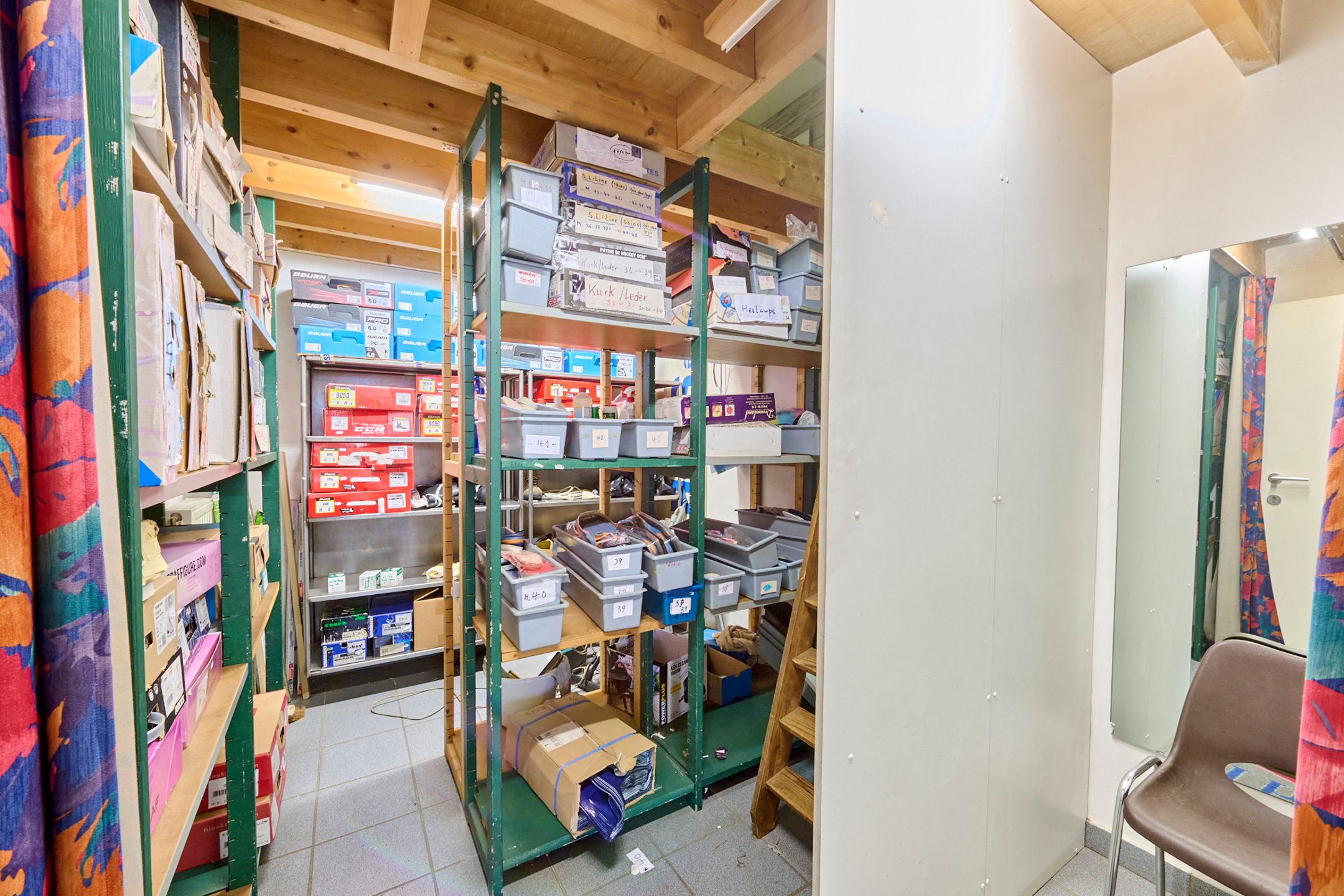 Ruim handelspand met bovenliggend appartement foto 10