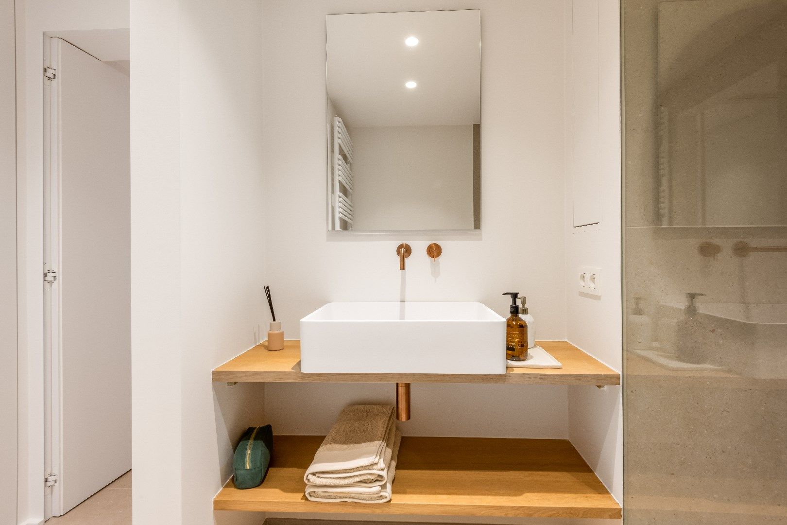 Mooi vernieuwd appartement schitterend gelegen op de Zeedijk vlakbij het Rubensplein foto 13