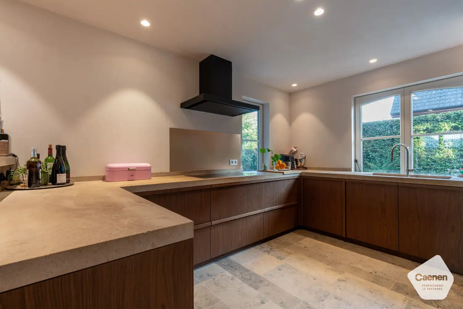 Prachtige smaakvolle gerenoveerde villa met uniek bijgebouw op een perceel van 2021m²  en 5 slaapkamers. foto 8