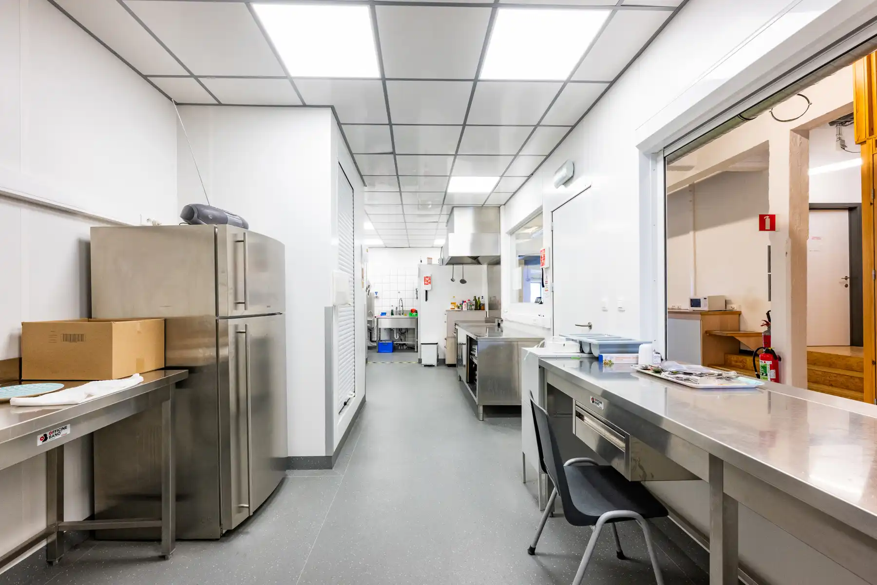 Ruim en veelzijdig bedrijfspand met parking en opslag foto 59