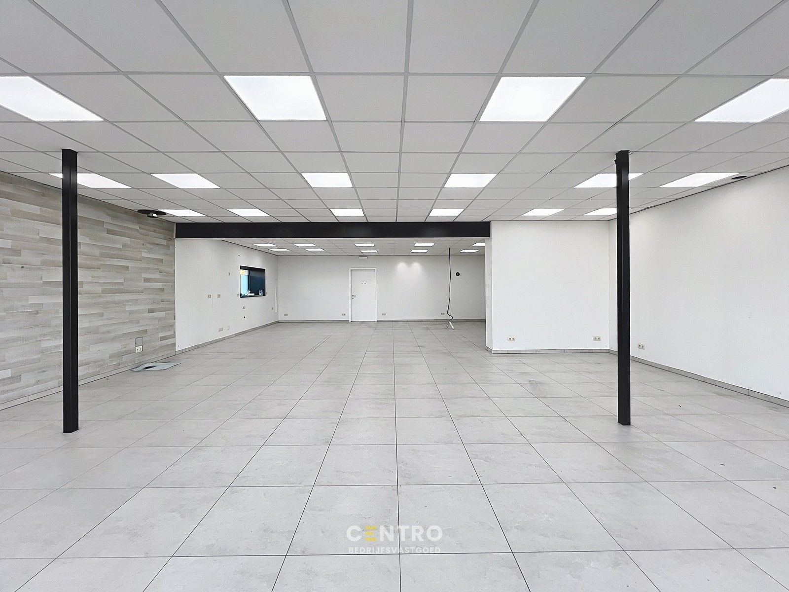 Topligging naast Tom&Co en Kwarto! Handelspand + magazijn met parkeergelegenheid langs de Westlaan in Roeselare. foto 10