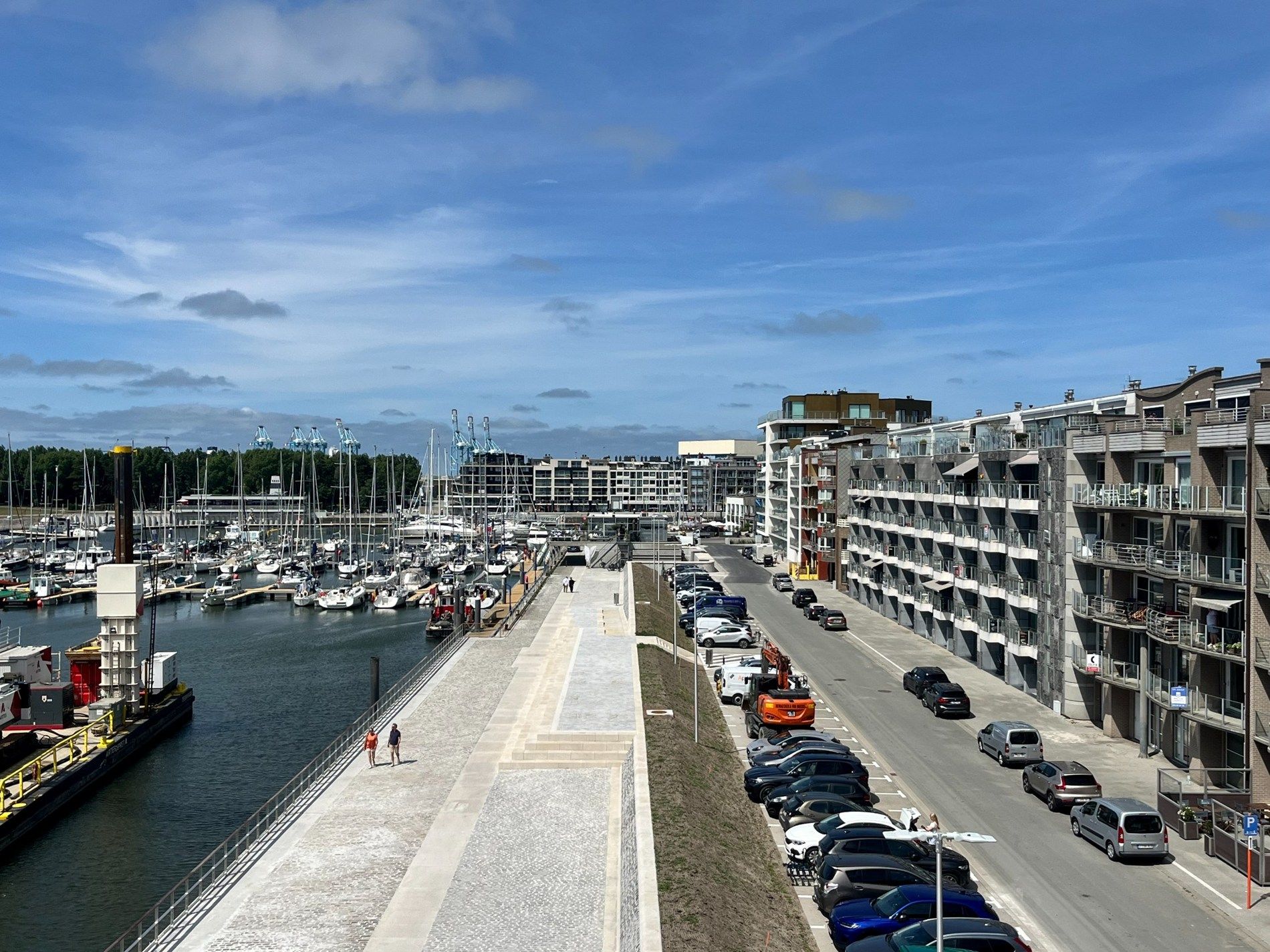 Gesloten garagebox op de Tijdokstraat te Zeebrugge foto {{pictureIndex}}