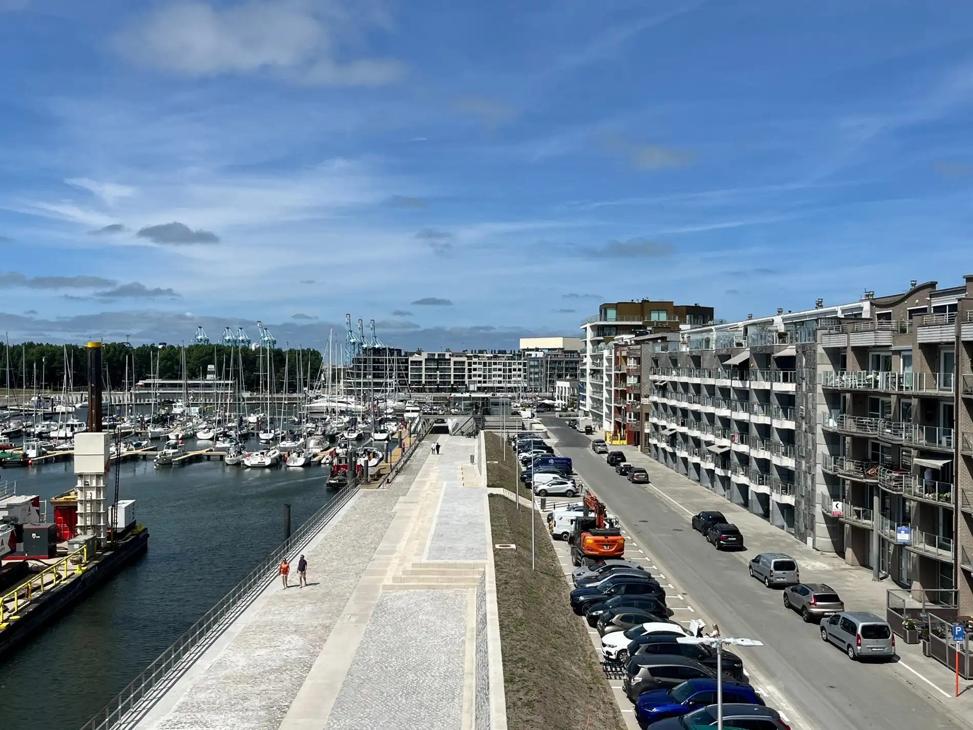Gesloten garagebox op de Tijdokstraat te Zeebrugge foto {{pictureIndex}}
