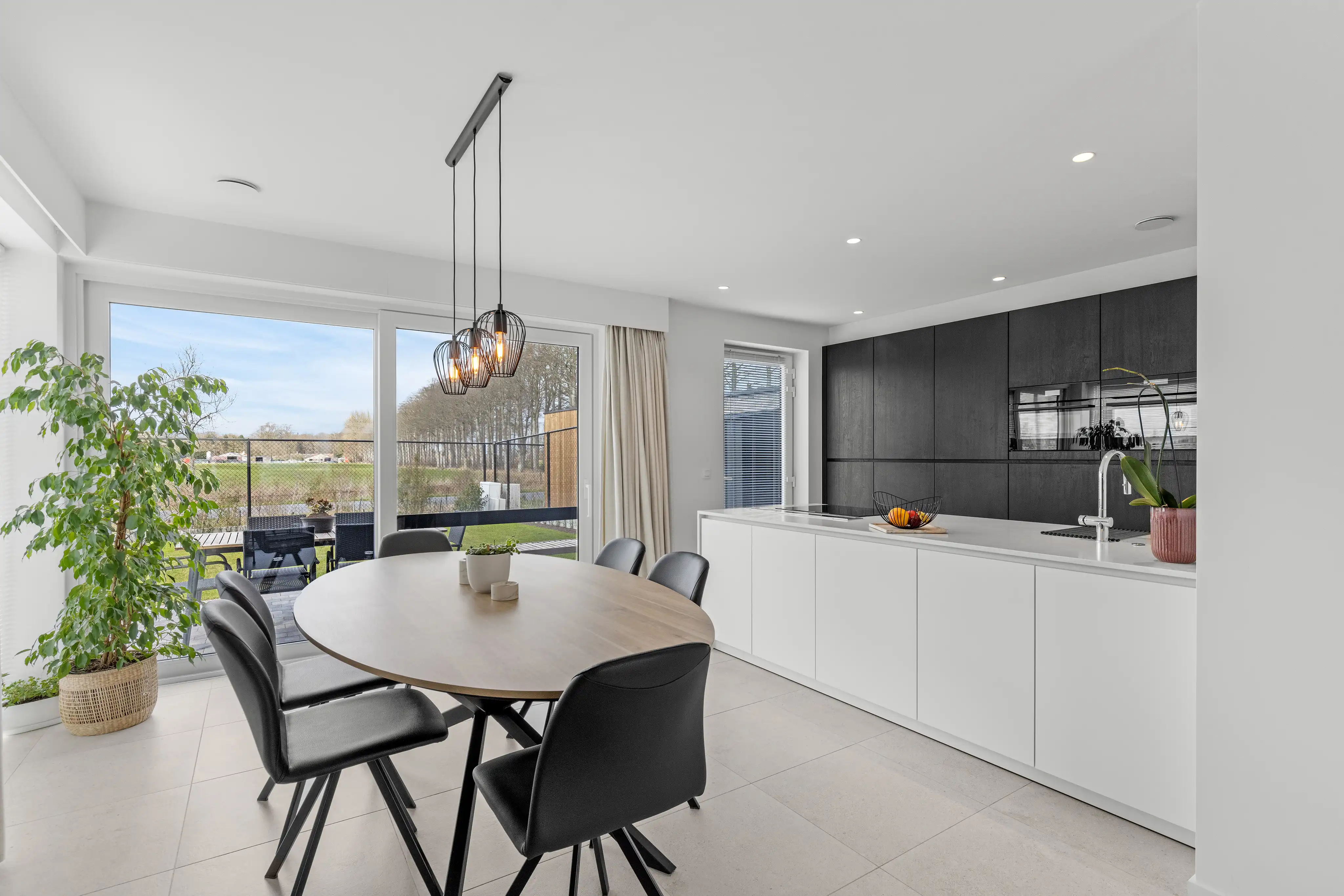 Moderne en lichtrijke halfopen woning met 3 slaapkamers foto 5