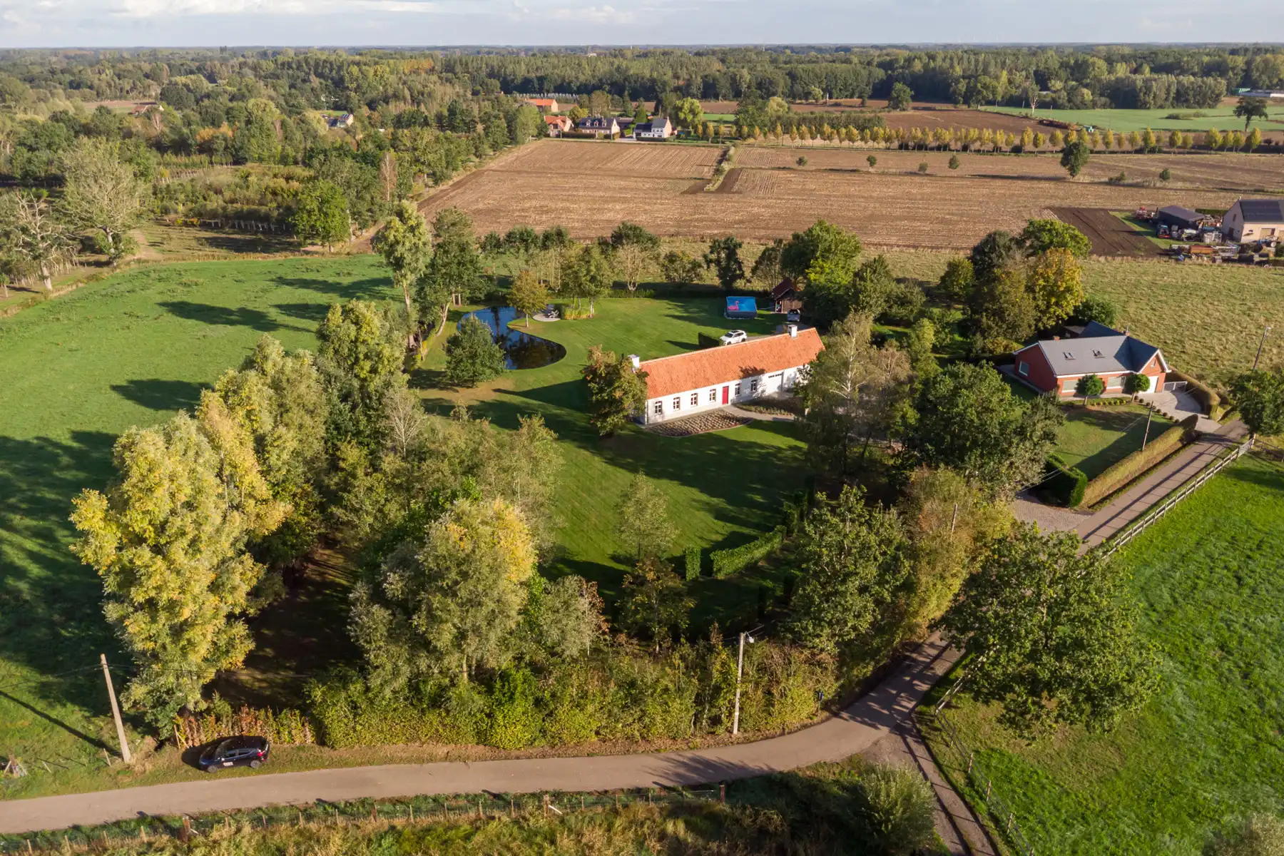 Uitzonderlijk gerenoveerde hoeve op ca. 7480 m² foto 37