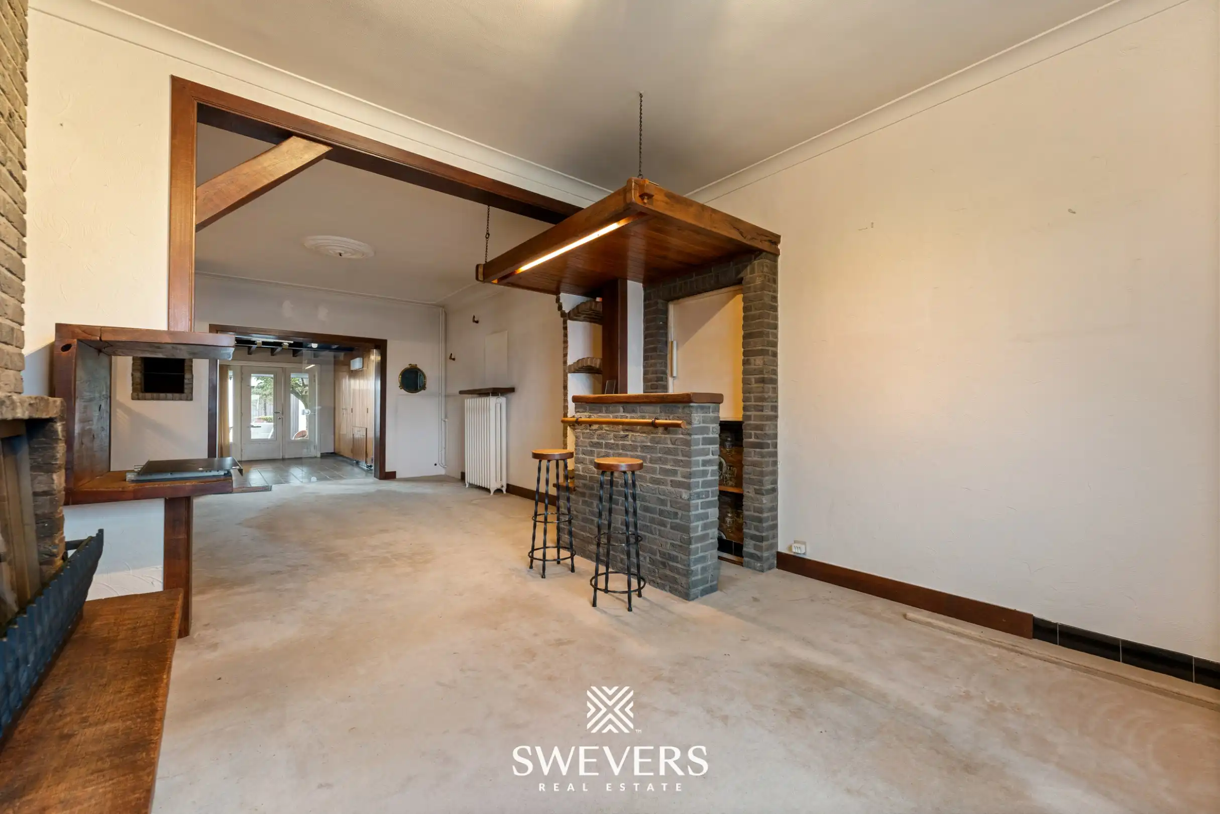 Ruime gezinswoning met multifunctionele loods op commerciële toplocatie foto 2