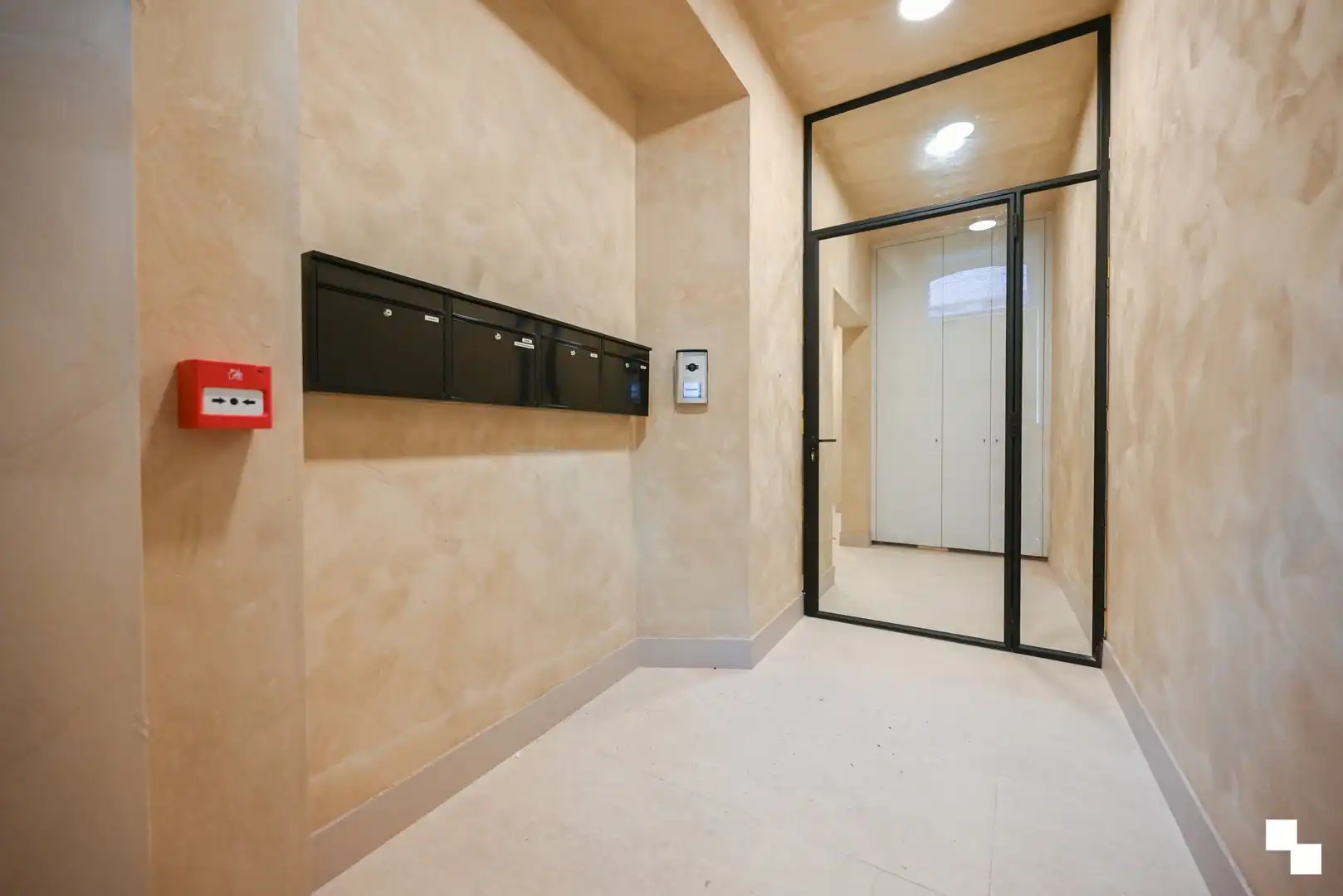 Luxueus appartement met ruim terras in hartje Izegem foto 16