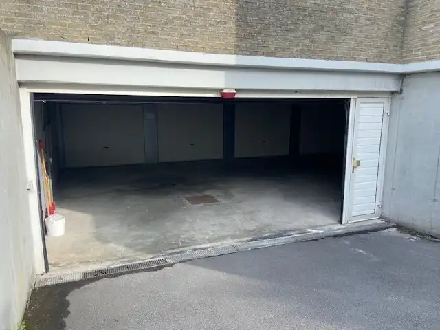 Ruime garagebox te koop op een toplocatie in Middelkerke foto 2