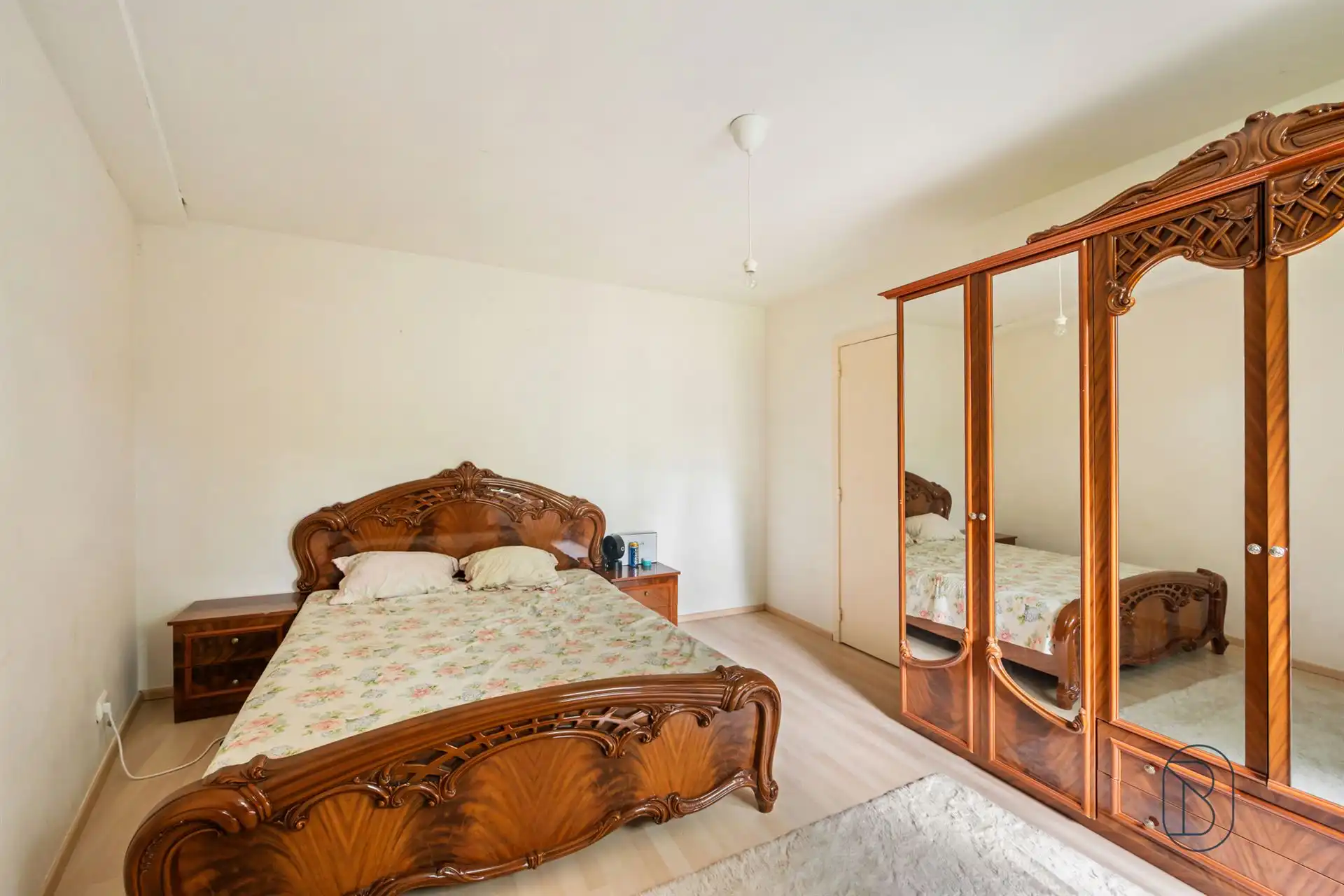 Centraal gelegen duplex appartement met 2SLPK foto 8