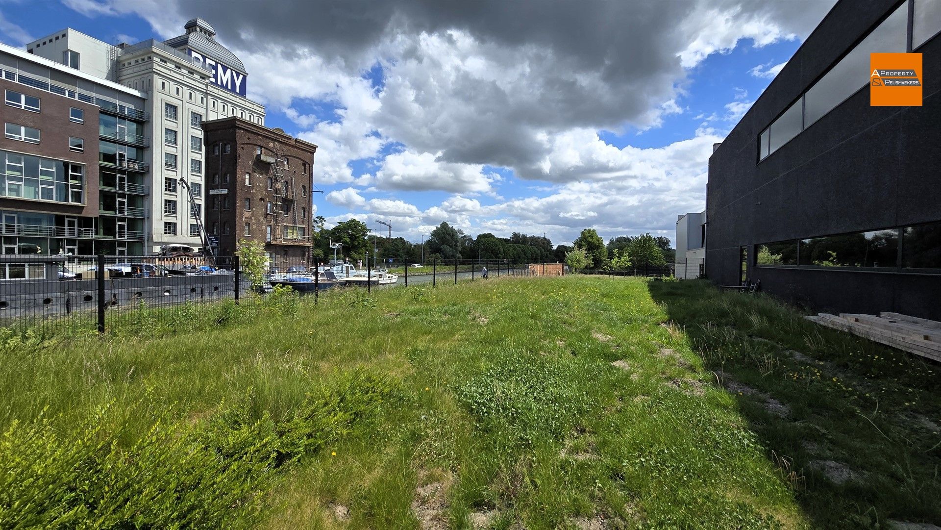 Toplocatie aan het water: Ruim handelspand (1200m²) te huur in Leuven!  foto 12