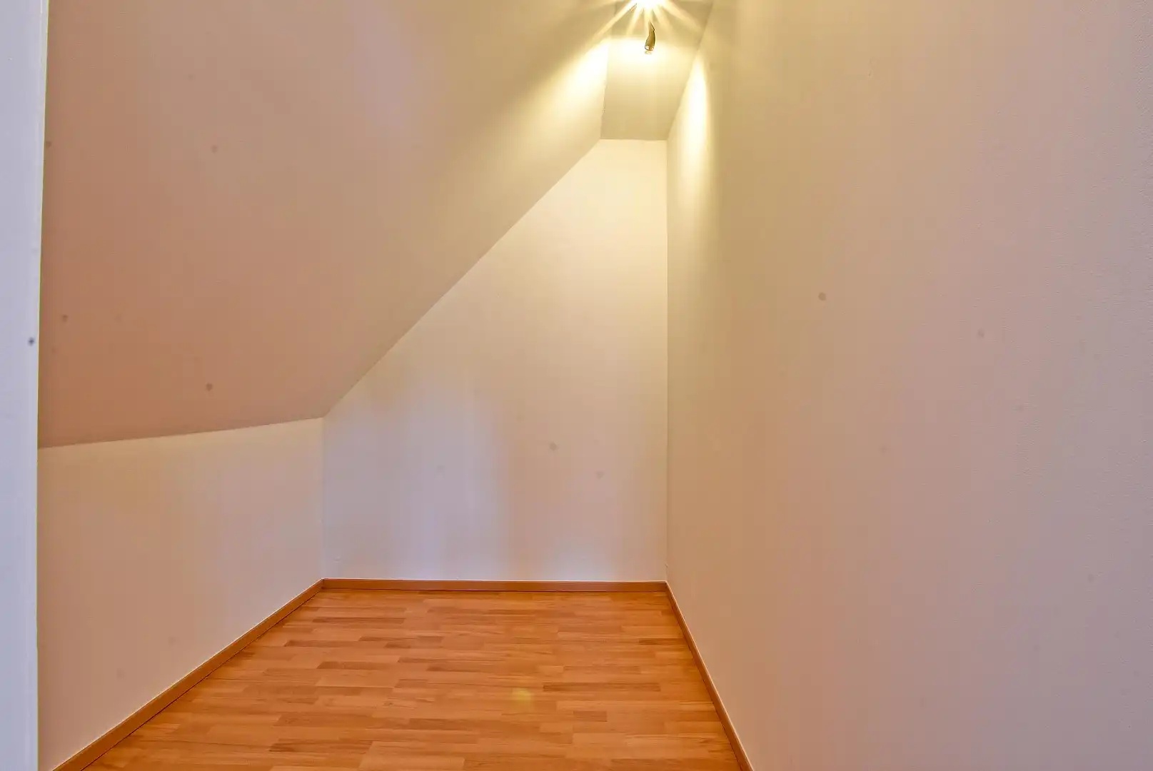 Halfopen bebouwing met mogelijkheid tot 7 slaapkamers, 2 badkamers en grote tuin in Aalter foto 19