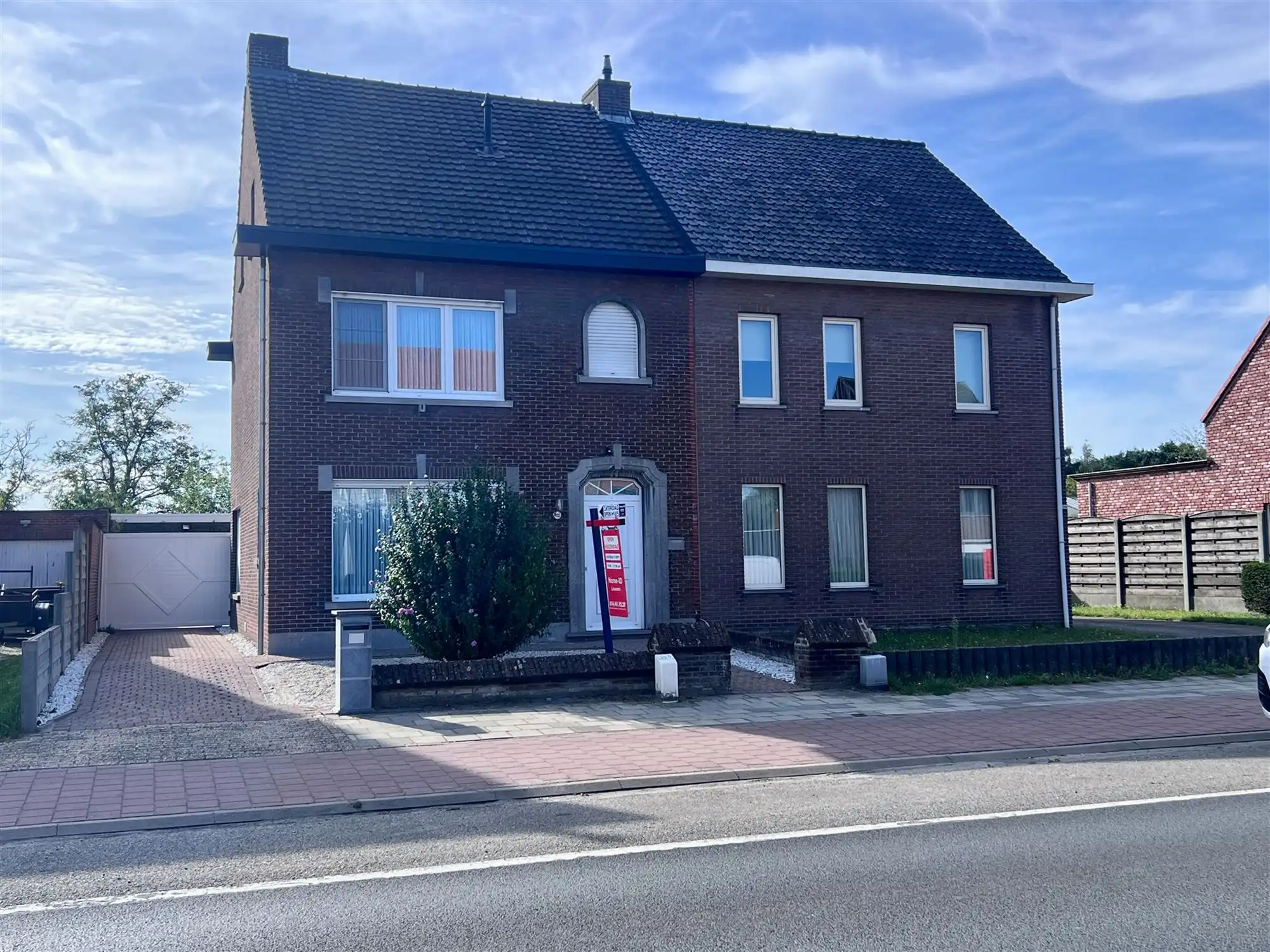 Degelijke halve losbouw met 4 slpks, (voor)tuin en garage foto 31