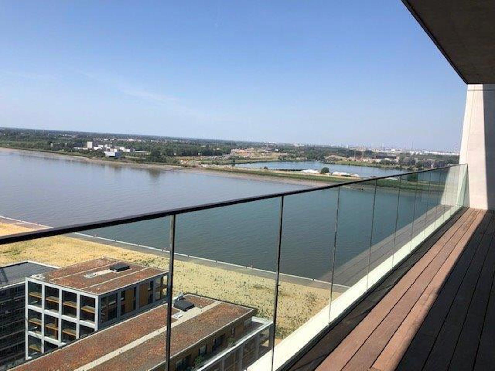 Ongemeubeld 2 slaapkamer appt. met zicht op de Schelde foto {{pictureIndex}}