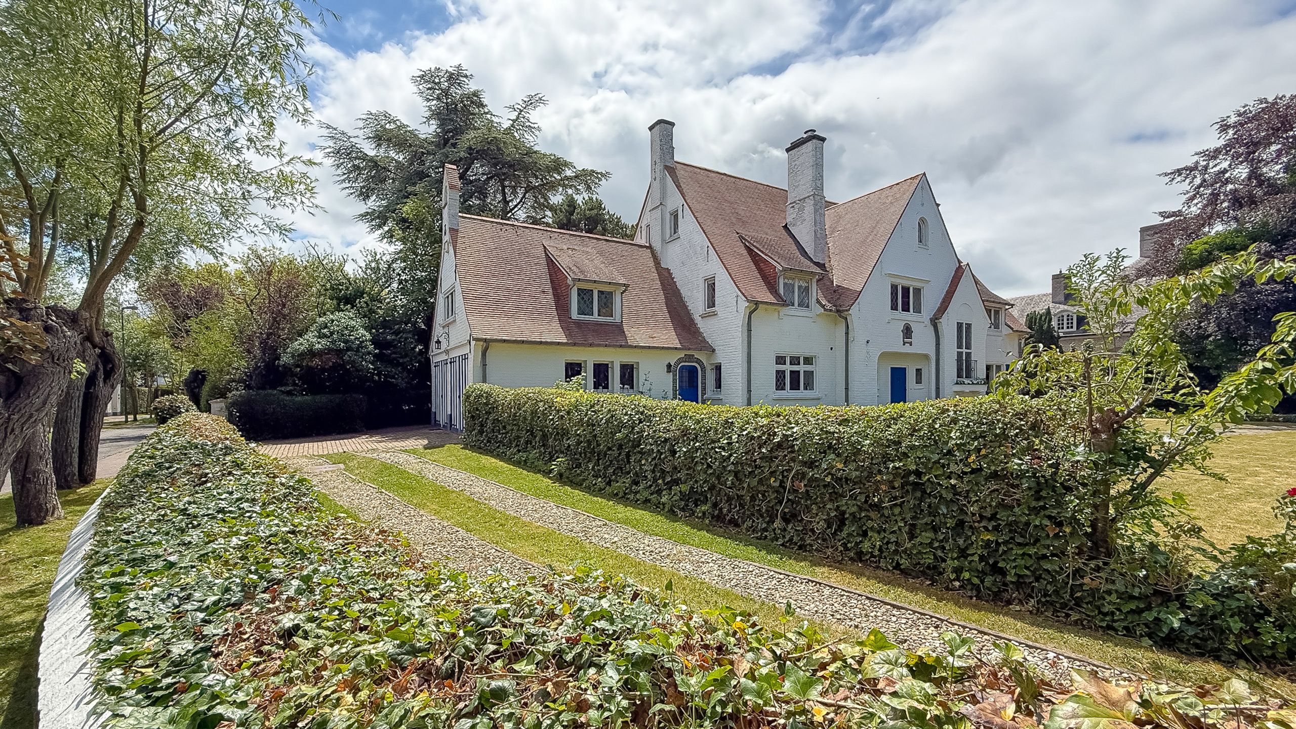 Karaktervolle villa met uitzonderlijk potentieel -TOPLOCATIE foto 4