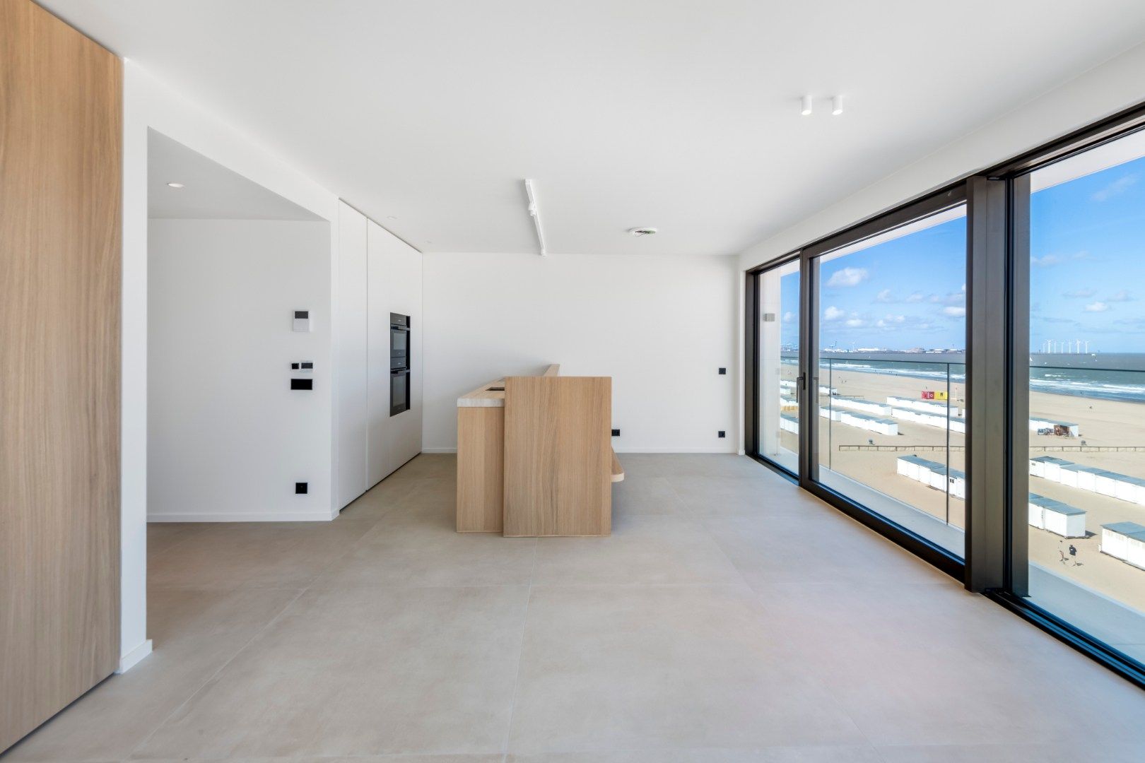 Nieuw, uitzonderlijk hoekappartement met frontaal zeezicht. INCLUSIEF inpandige garagebox.  foto 4