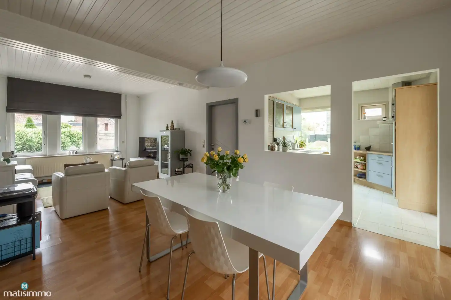 INSTAPKLAAR GERENOVEERDE WONING MET 3 SLAAPKAMERS, GARAGE, CARPORT EN PRACHTIGE TUIN NABIJ HET KANAAL EN DE MAAS IN LANAKEN foto 9