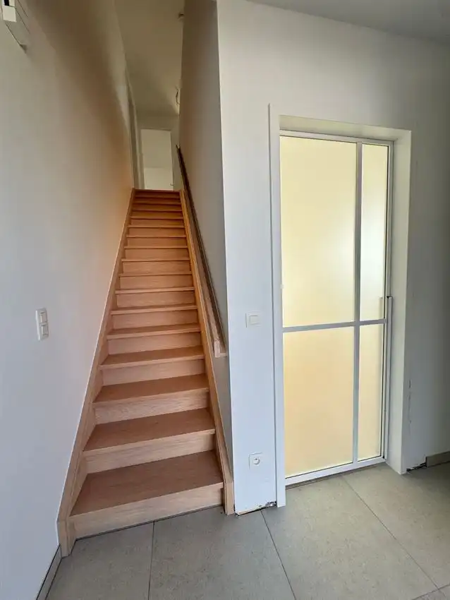Instapklare nieuwbouwwoning met 4 slaapkamers, 2 badkamers en E-peil 9 foto 8