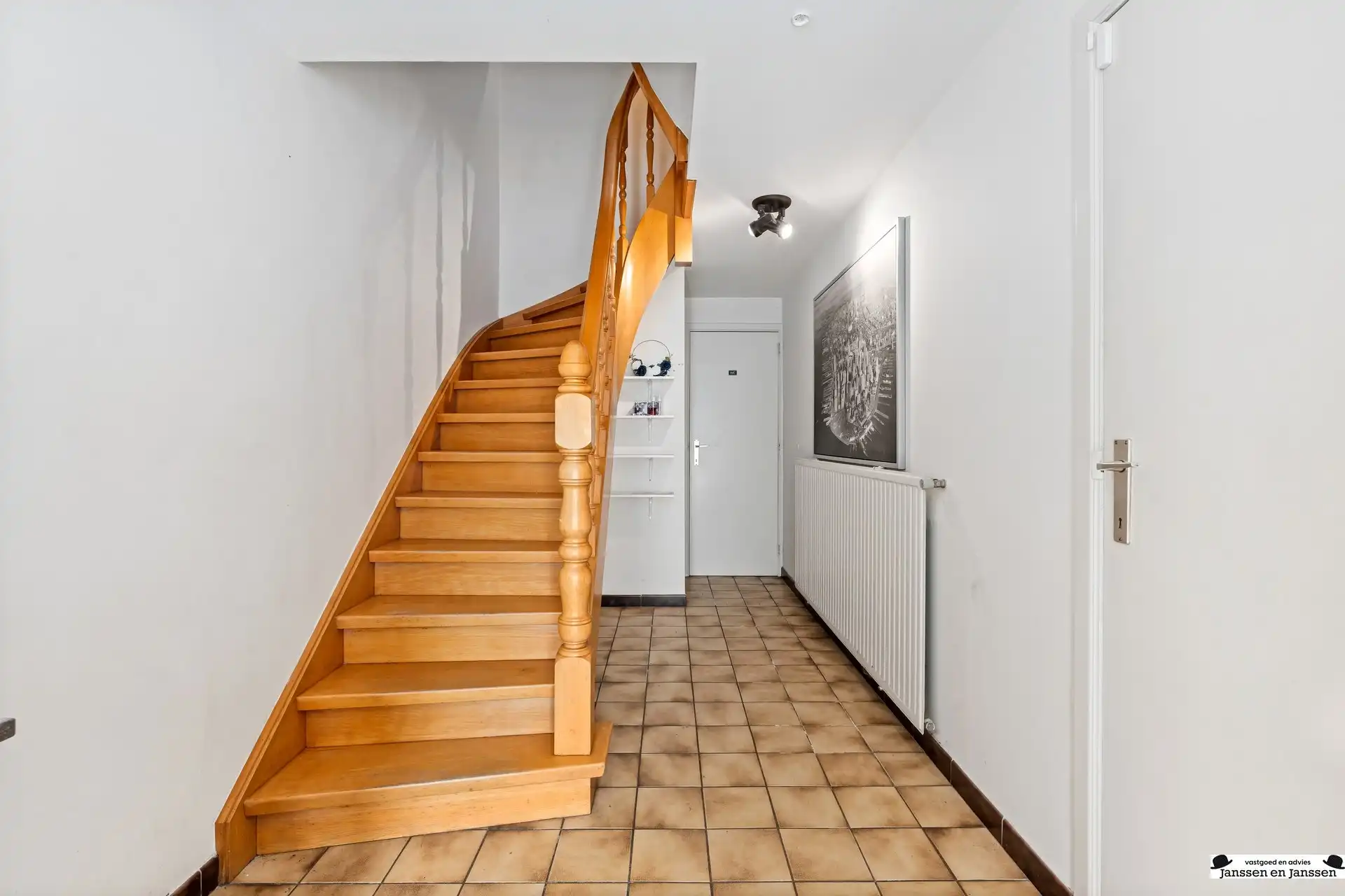 Prachtige bel-etage in een rustige buurt te Hoevenen foto 2