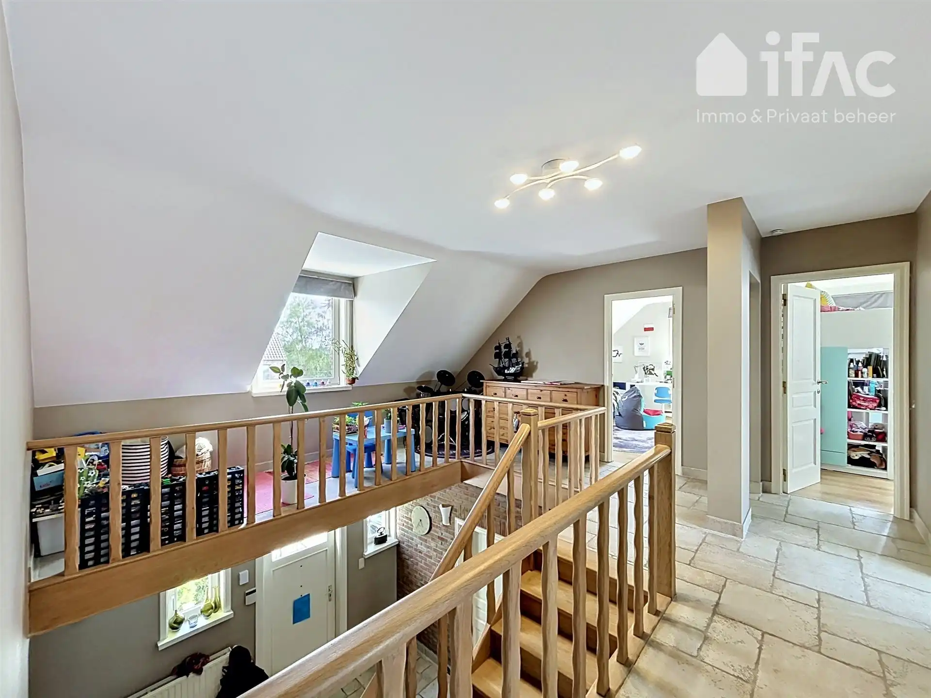 Smaakvol gerenoveerde Villa met 5 slaapkamers en leuke tuin foto 18
