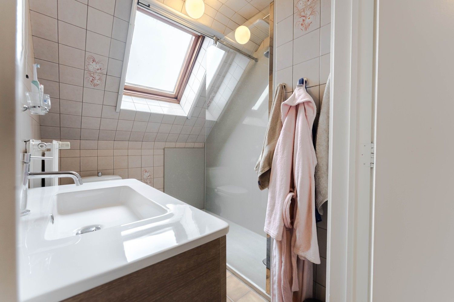 Mooie instapklare woning op 1170m² dichtbij de grens! foto 24