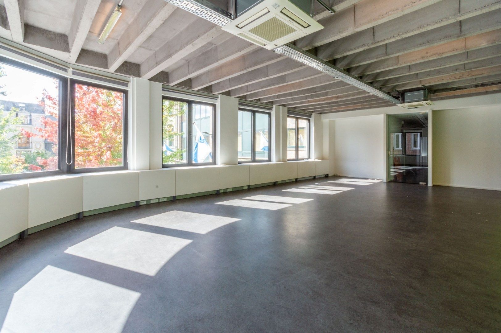 Een centraal gelegen en energiezuinige kantoorruimte! foto 2