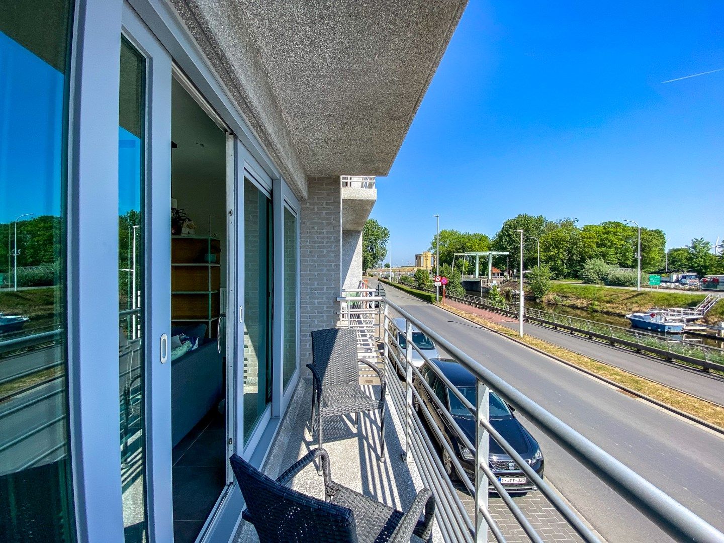 Uiterst goed onderhouden 1-slaapkamerappartement met 2 terrassen te Nieuwpoort-Stad. foto 13