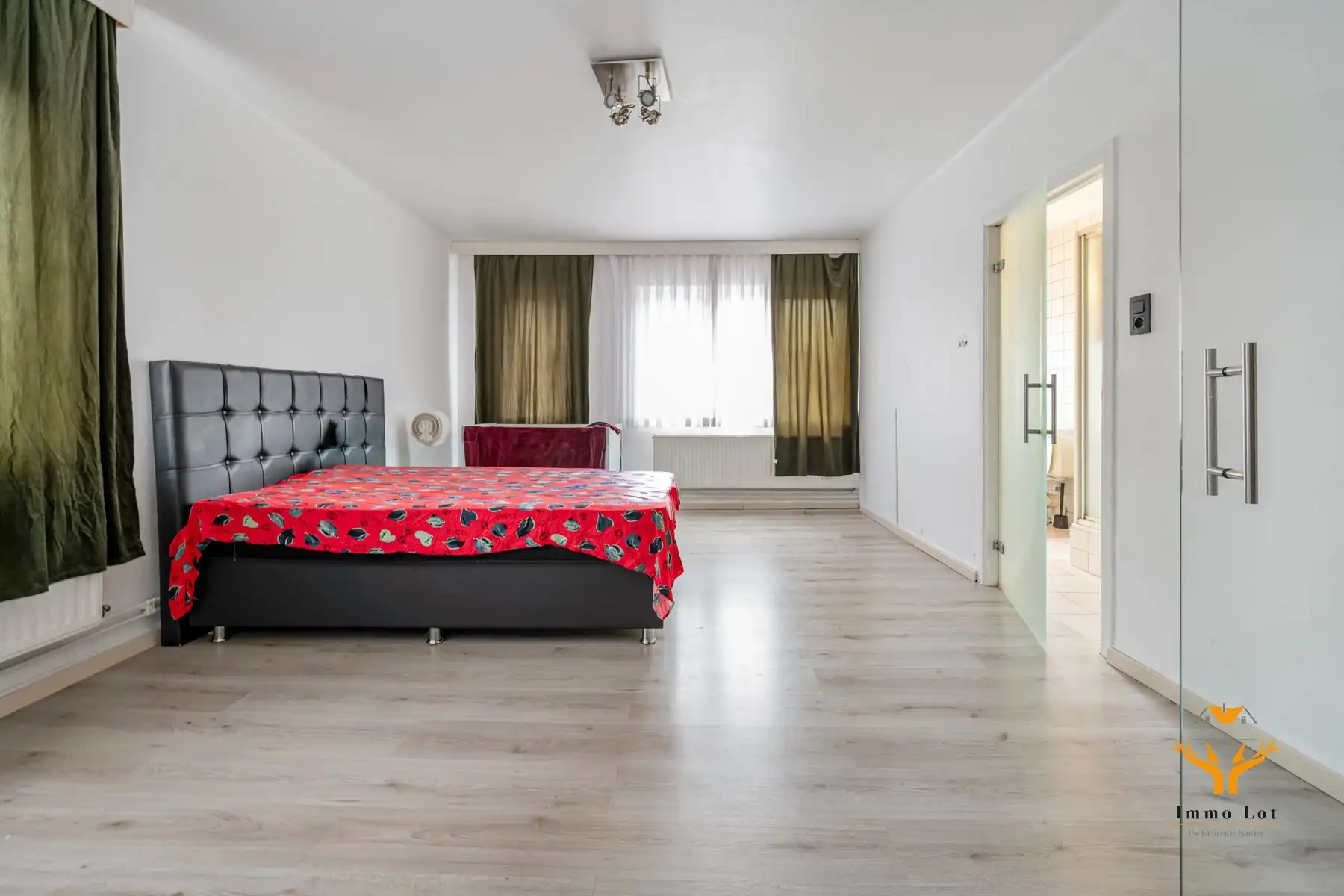 Woning met toonzaal, magazijn en garages te Hamme foto 10