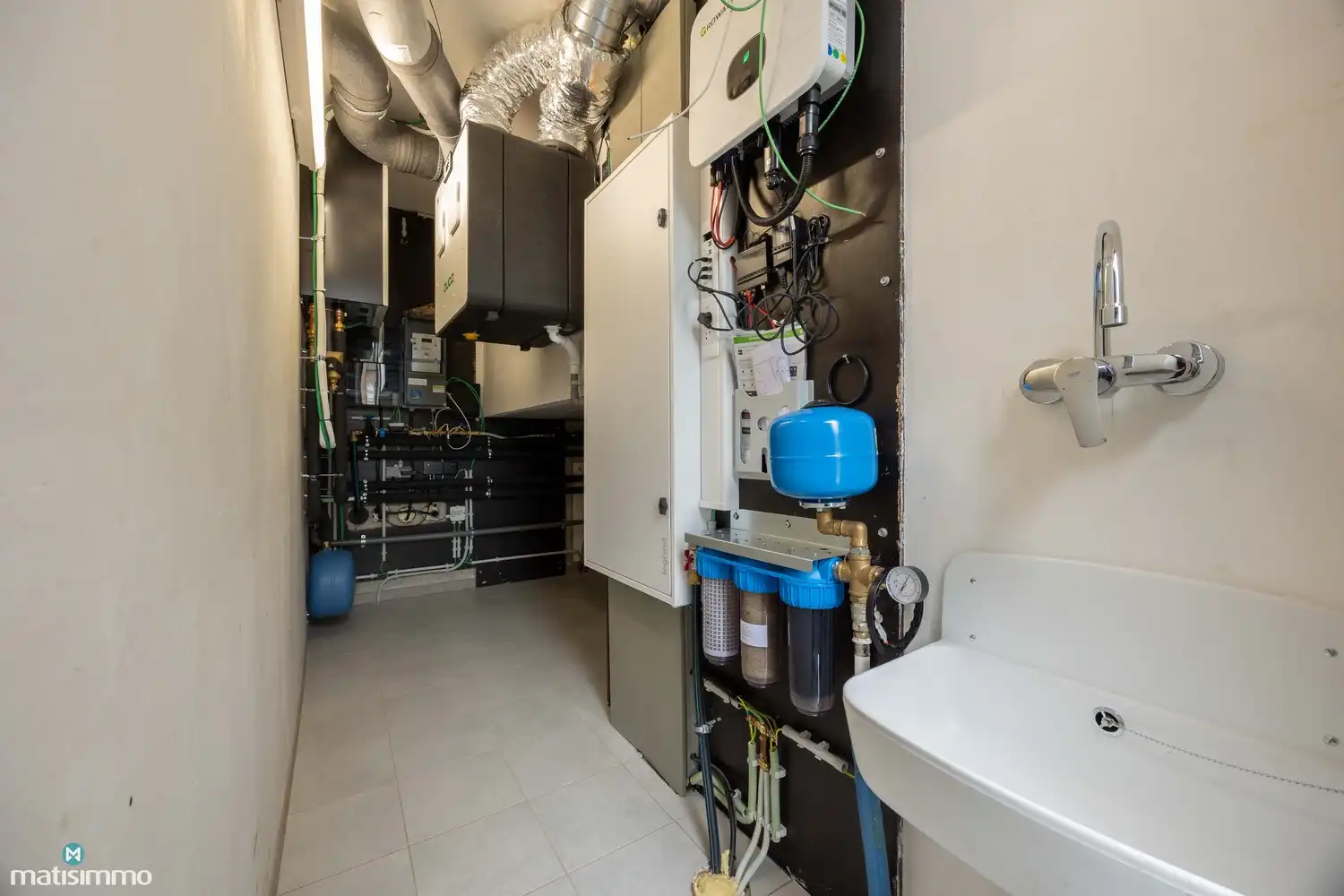 HOOGWAARDIG AFGEWERKTE NIEUWBOUWWONING MET DRIE SLAAPKAMERS EN TUIN (INCLUSIEF TUINONDERHOUD) TE RIEMST foto 23