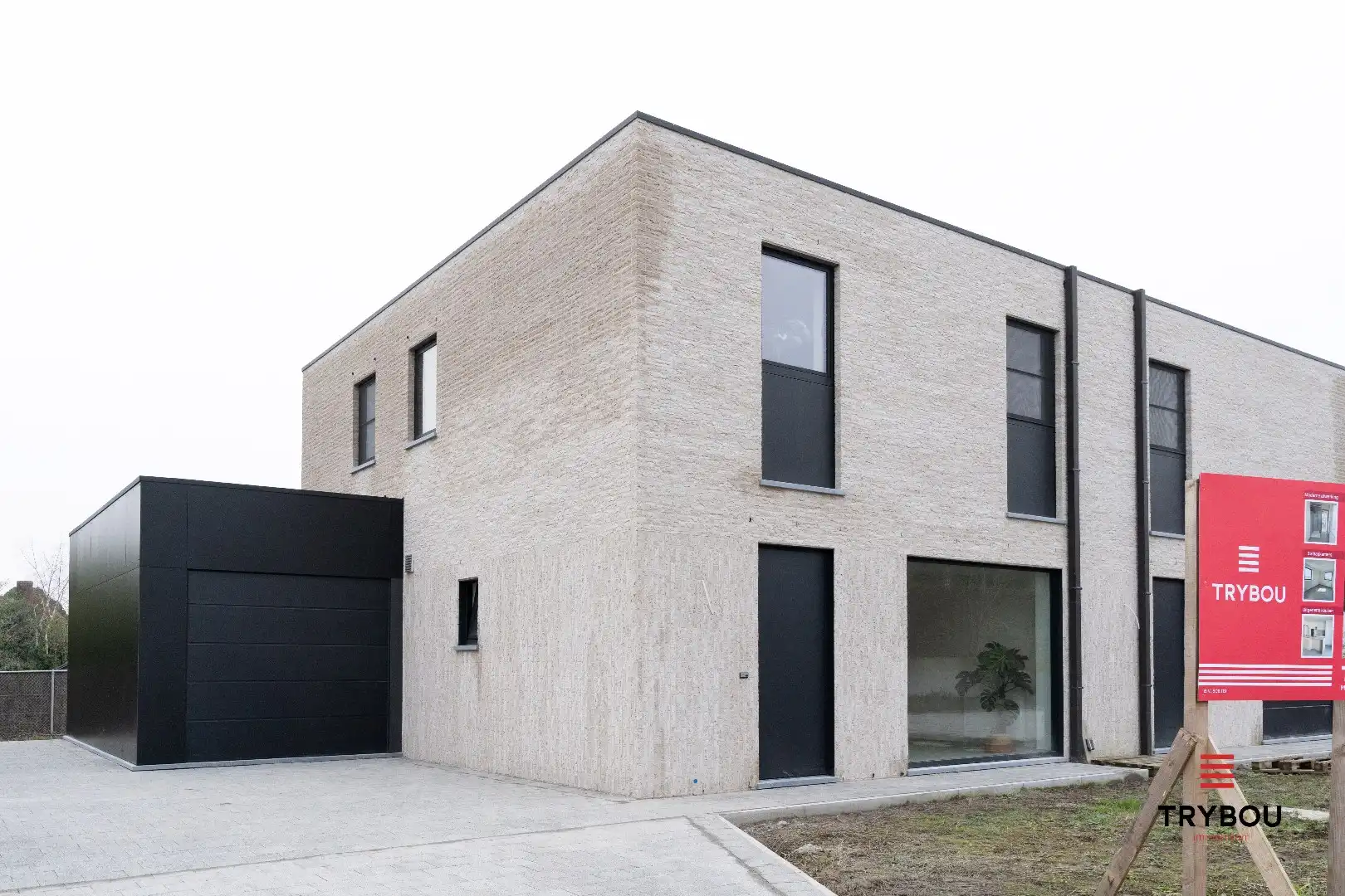 Instapklare nieuwbouwwoning in rustige recente woonwijk foto 2