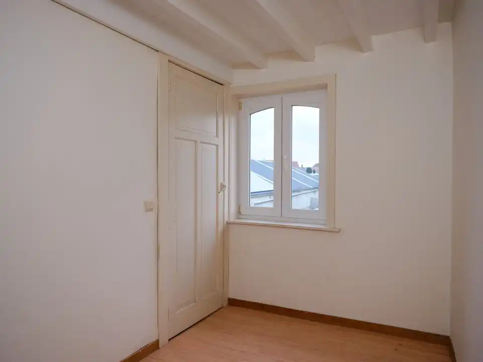 Centraal gelegen, deels te renoveren woning foto 5