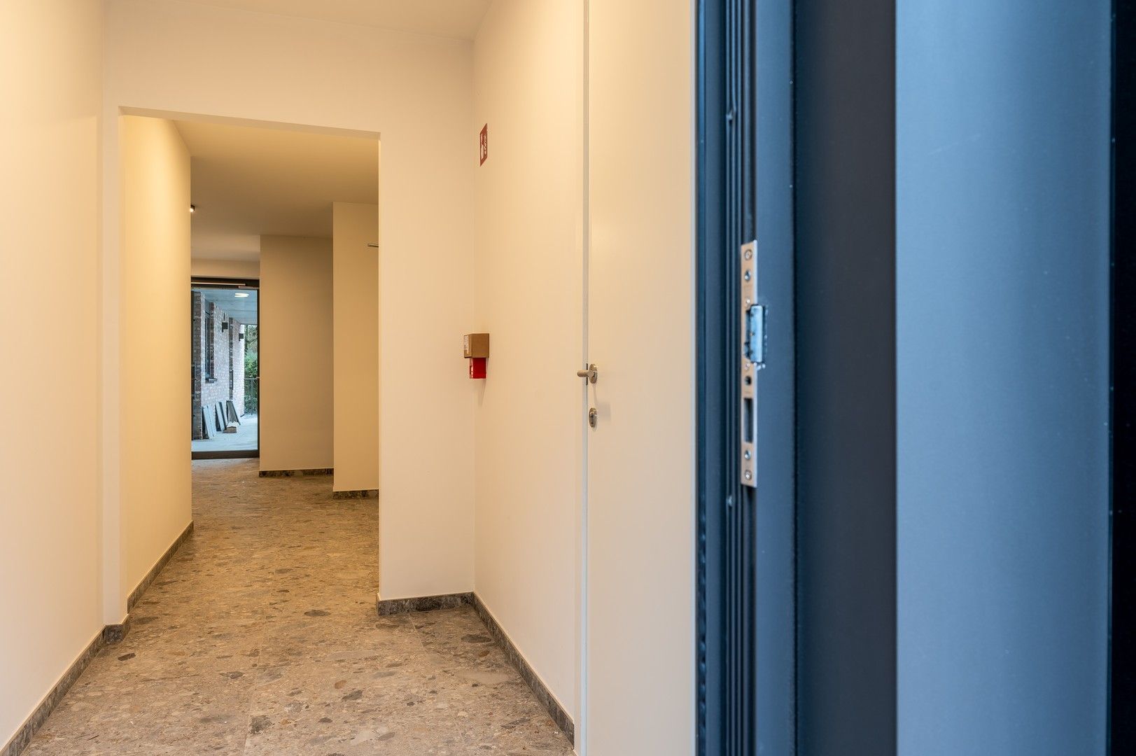 Gelijkvloers 2 slaapkamer nieuwbouw appartement in het centrum foto 11