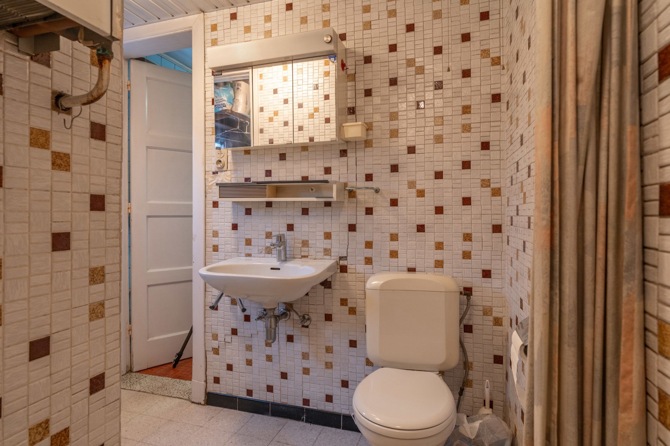 Te renoveren woning met 4-5 slpk's en tuin te Turnhout. foto 13