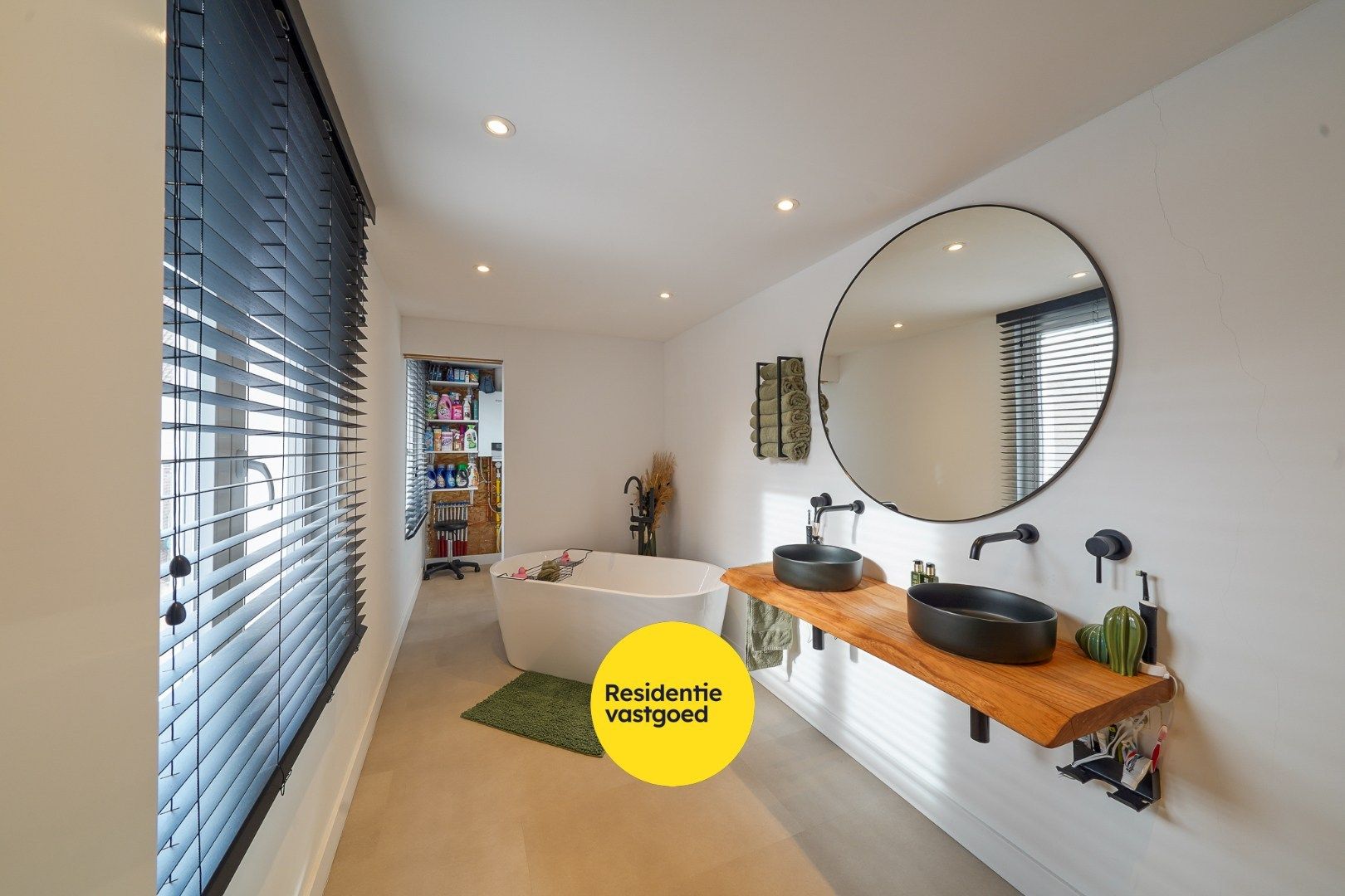 Stijlvol gerenoveerde gezinswoning met karaktervolle gevel in het hart van Mariakerke (Oostende) foto 18