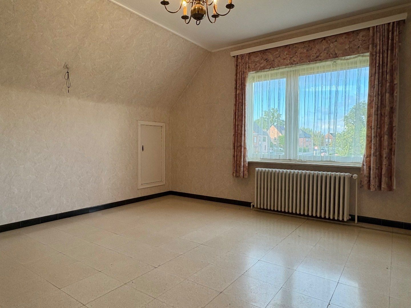 Alleenstaande woning te koop in Ooigem met 4 slaapkamers, een perceel van 1244m² en een vrijstaande grote garage foto 10