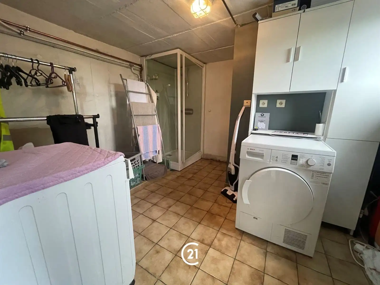 Alleenstaande lwoning met bijgebouw, garage en tuin op 6are23 foto 24