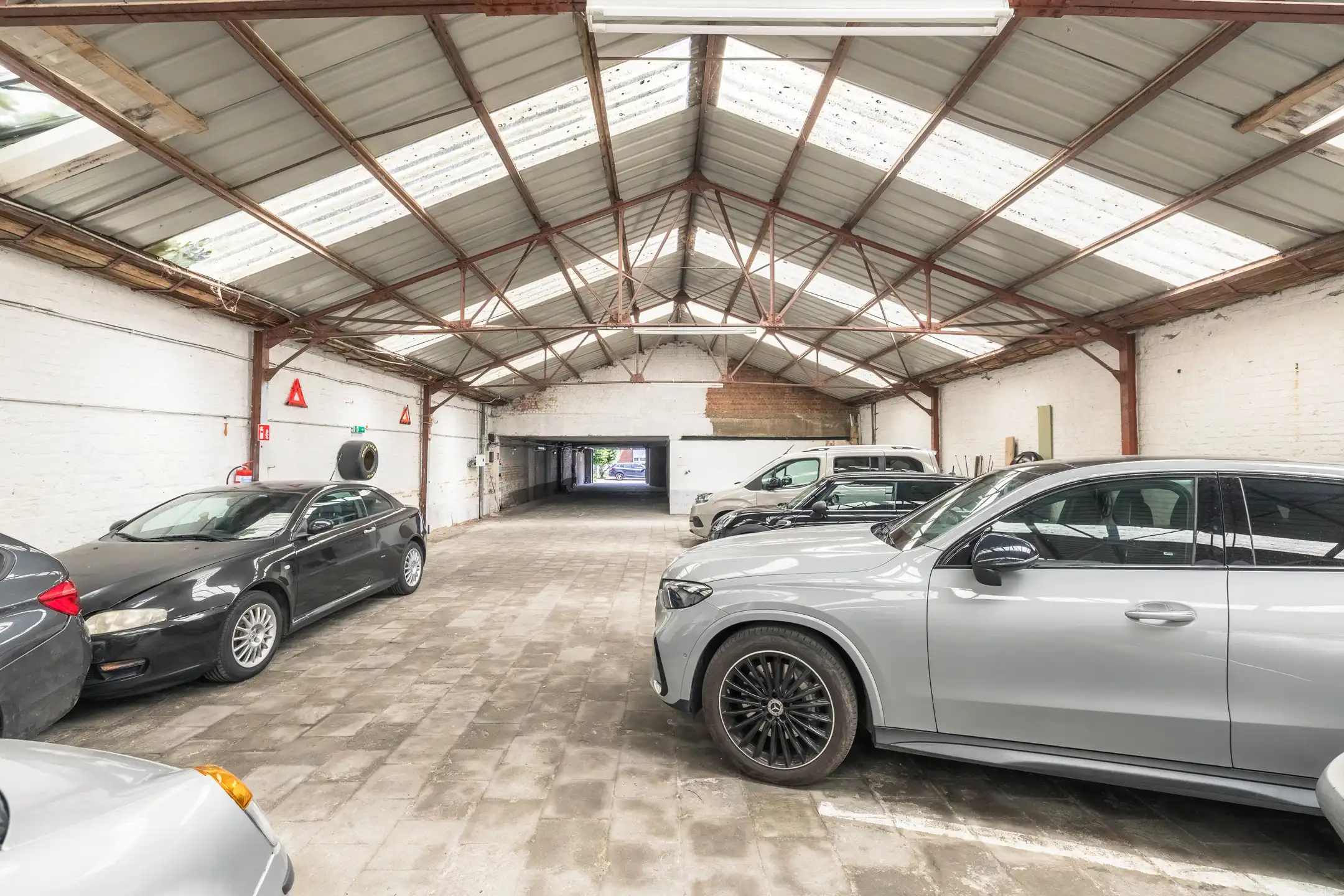 Set van 10 overdekte parkeerplaatsen foto 4