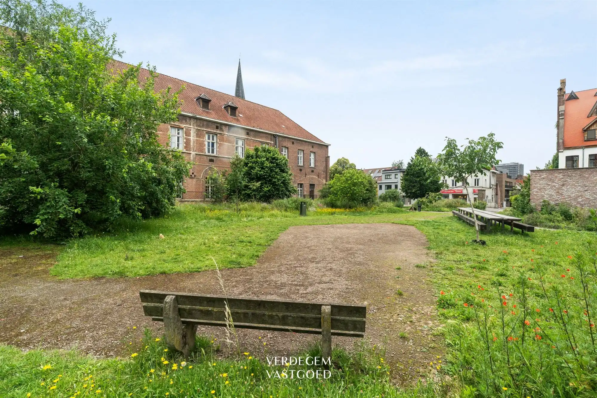 Opbrengsteigendom met 6 studentenkamers, fietsenberging en buitenruimte foto 16
