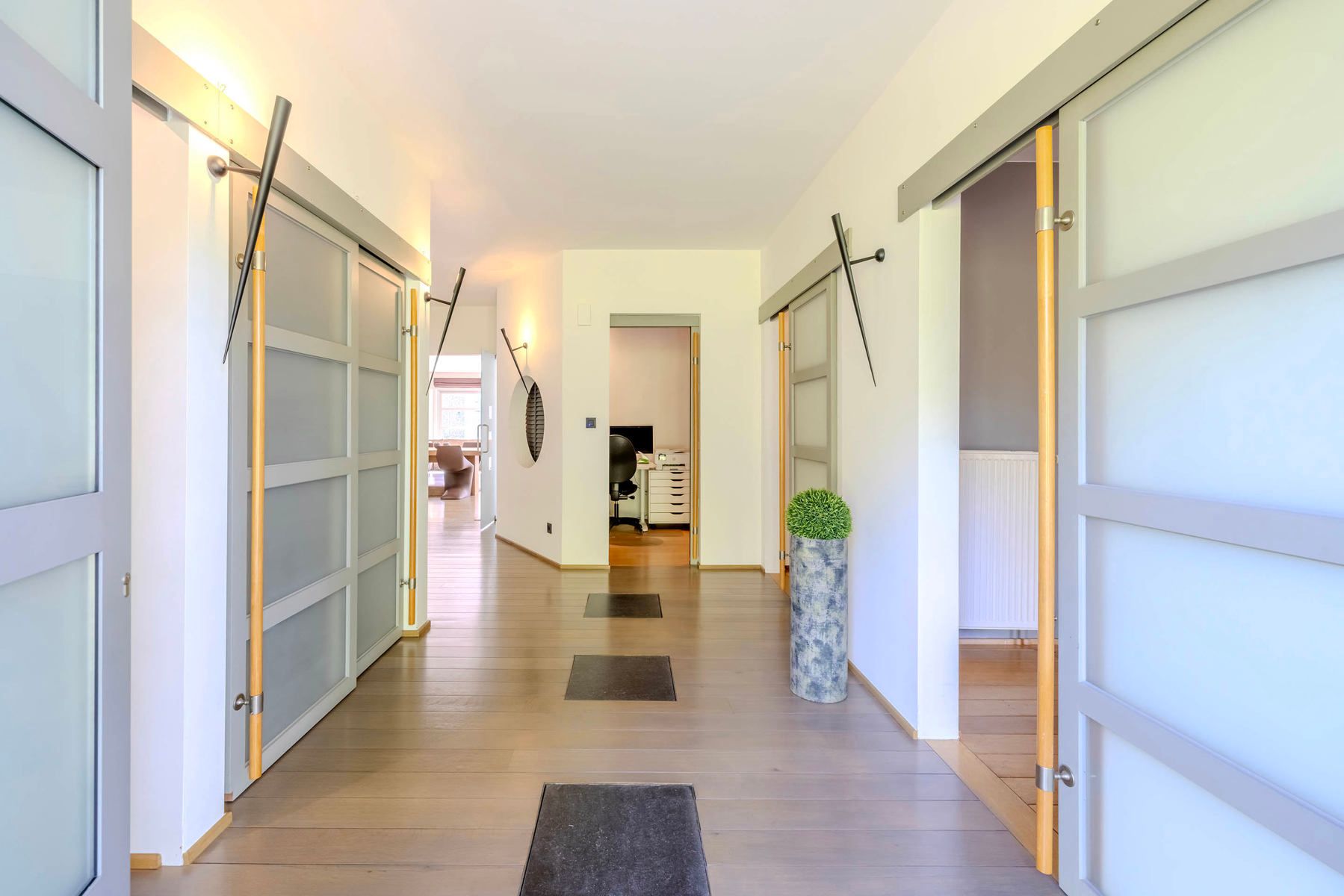 Laagbouwvilla met 3 slpk, 2 bdk, zwembad en poolhouse foto 4