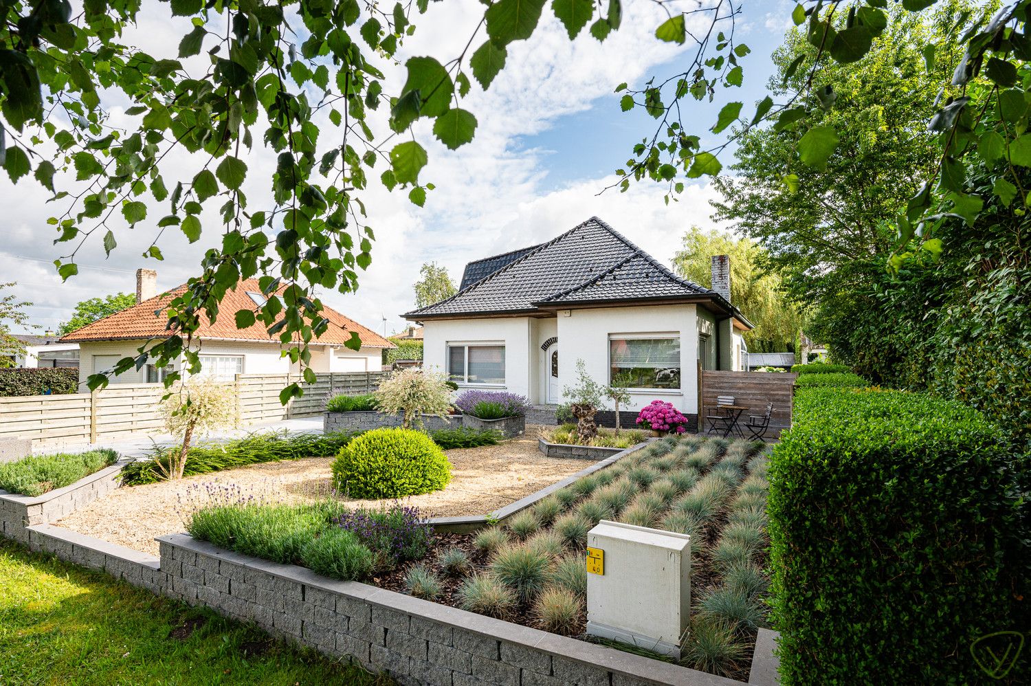 Hoofdfoto van de publicatie: Gunstig gelegen alleenstaande woning net buiten het centrum!