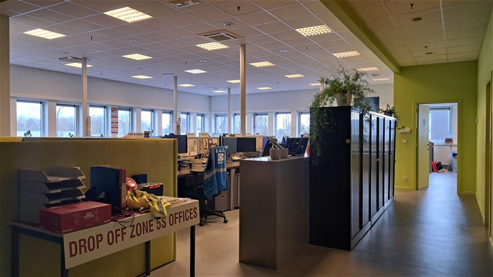 Logistieke unit + kantoren te Zele foto 28