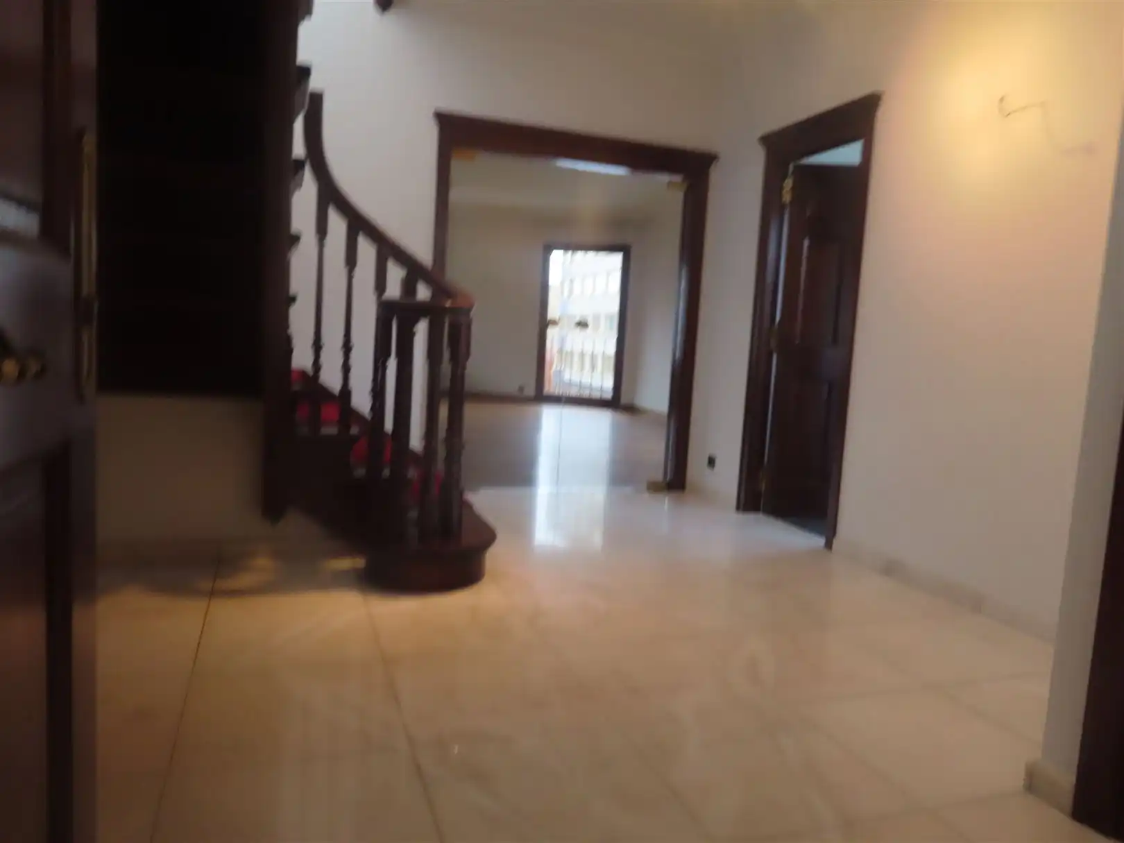 Duplex appartement in hartje Antwerpen met 2 slaapkamers, 2 badkamers, ingerichte dressing, bureau en zonneterras! foto 4