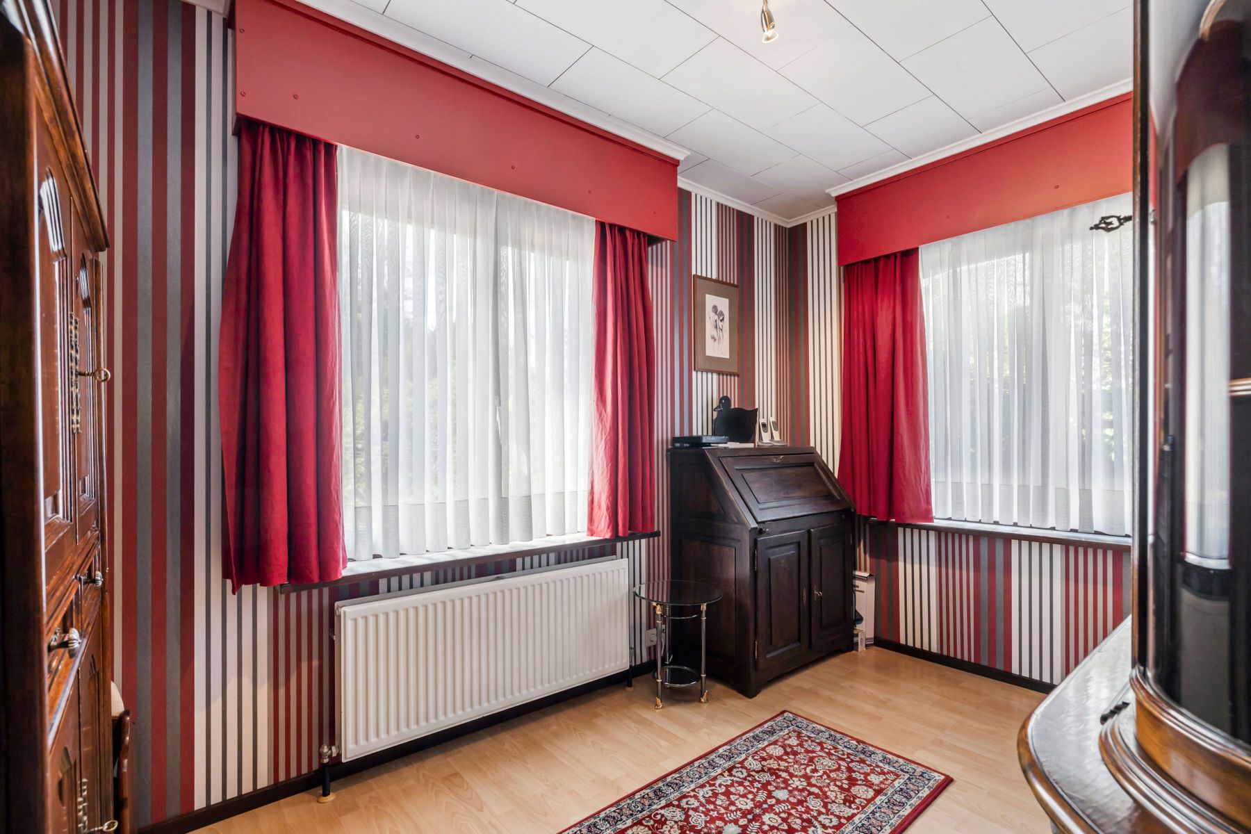 ONDER OPTIE Ruime villa in zeer goede staat met grote garage foto 7